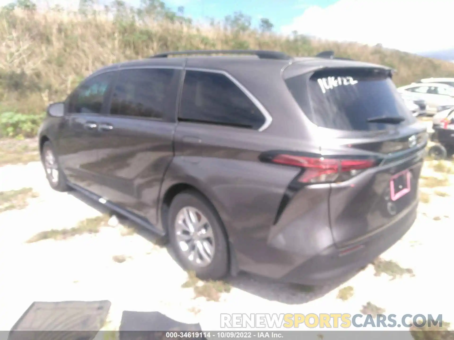 3 Photograph of a damaged car 5TDYRKECXNS124515 TOYOTA SIENNA 2022