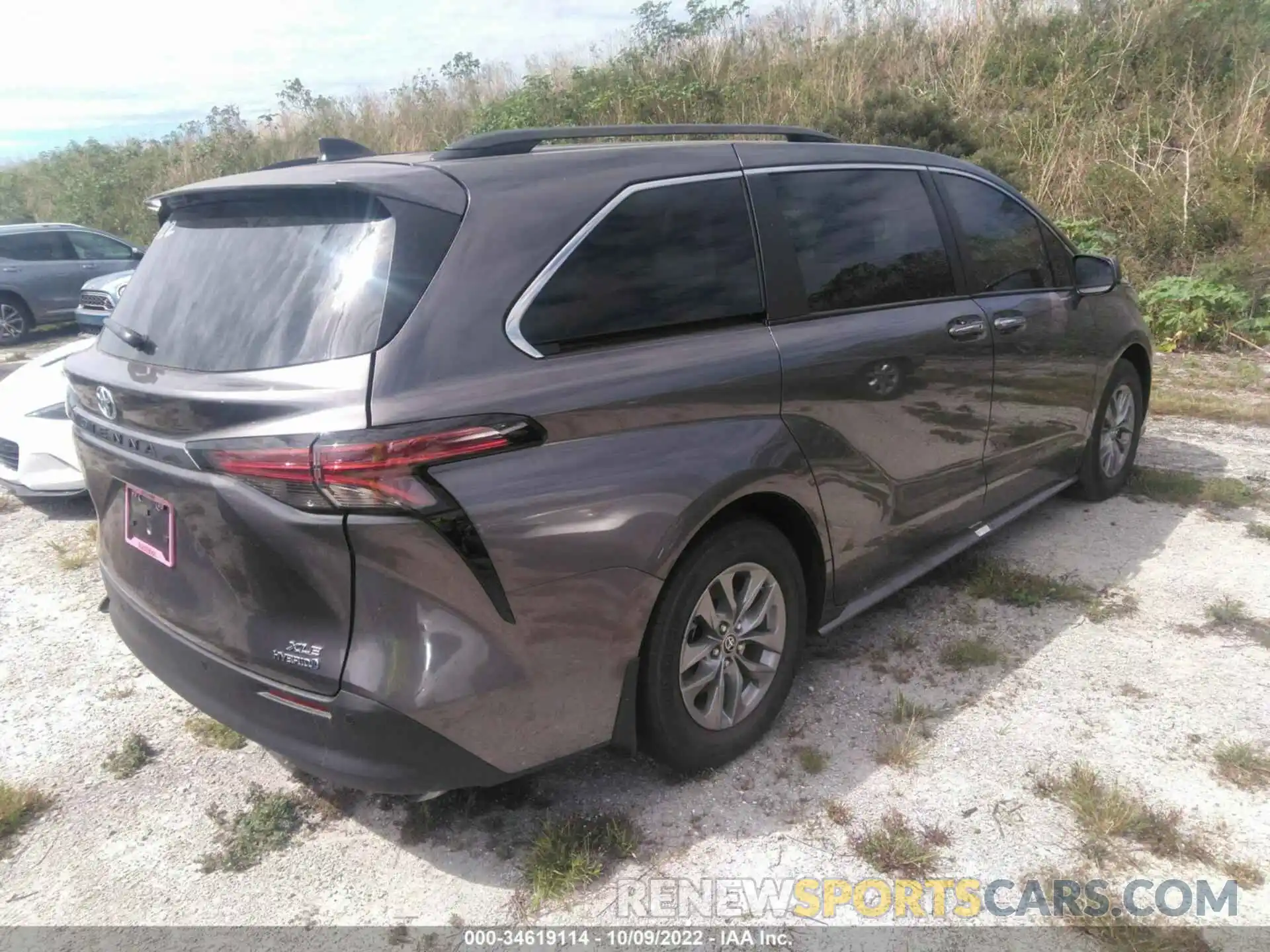 4 Photograph of a damaged car 5TDYRKECXNS124515 TOYOTA SIENNA 2022