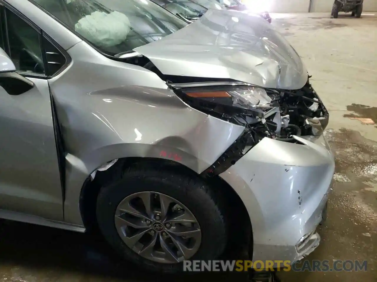 9 Photograph of a damaged car 5TDYSKFC3NS048784 TOYOTA SIENNA 2022