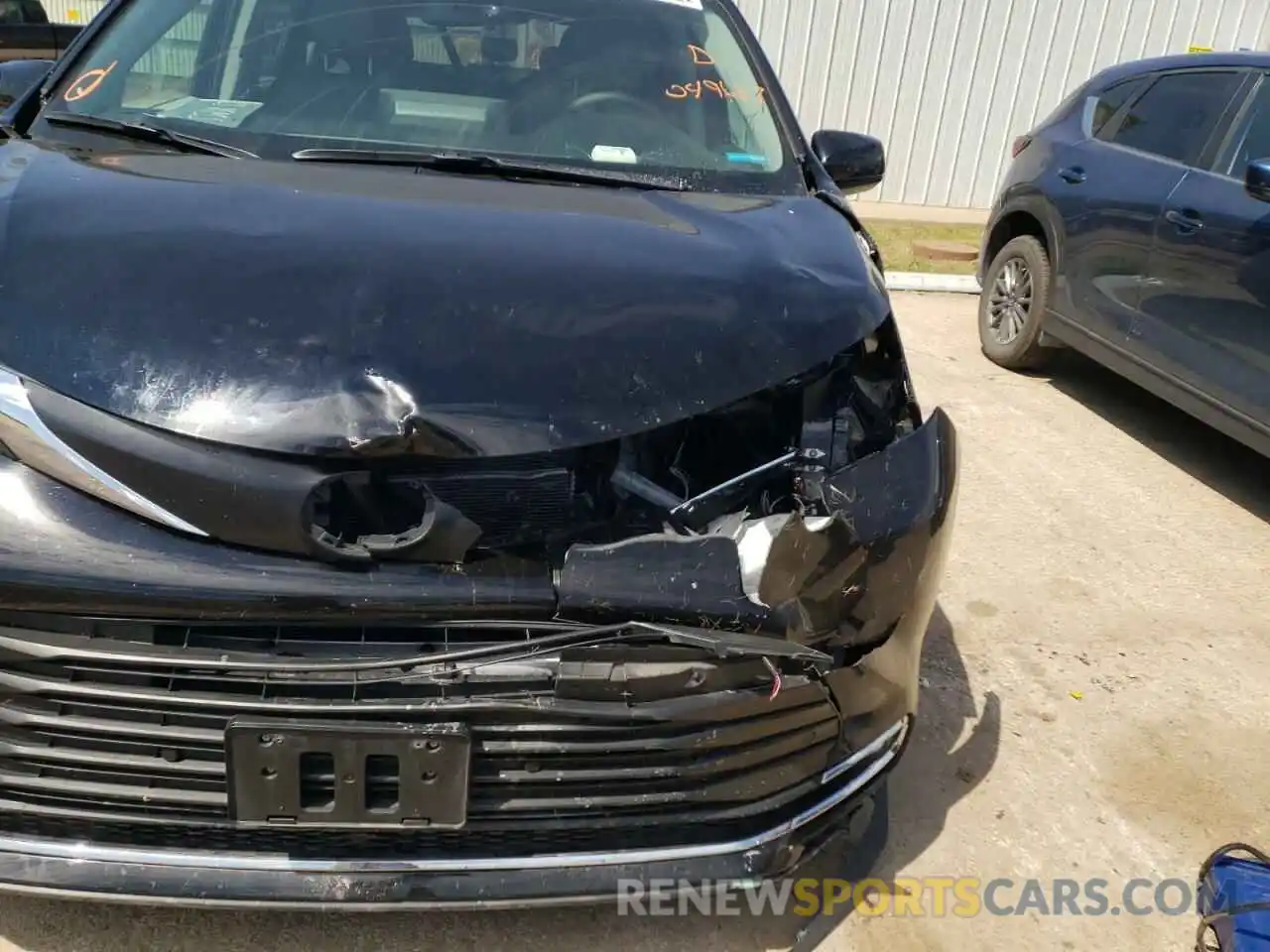 9 Photograph of a damaged car 5TDYSKFC3NS049627 TOYOTA SIENNA 2022