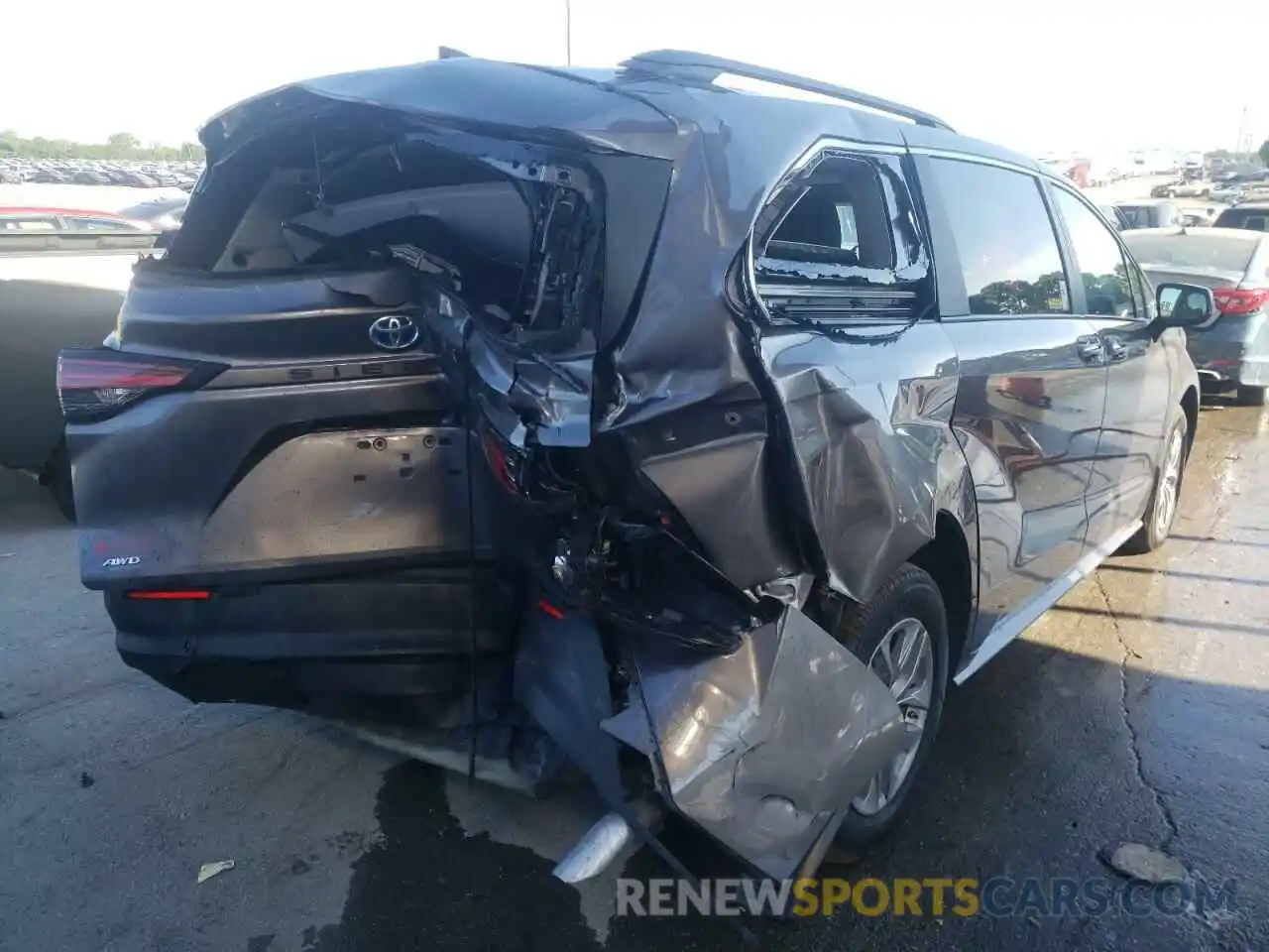 4 Photograph of a damaged car 5TDYSKFC8NS053351 TOYOTA SIENNA 2022