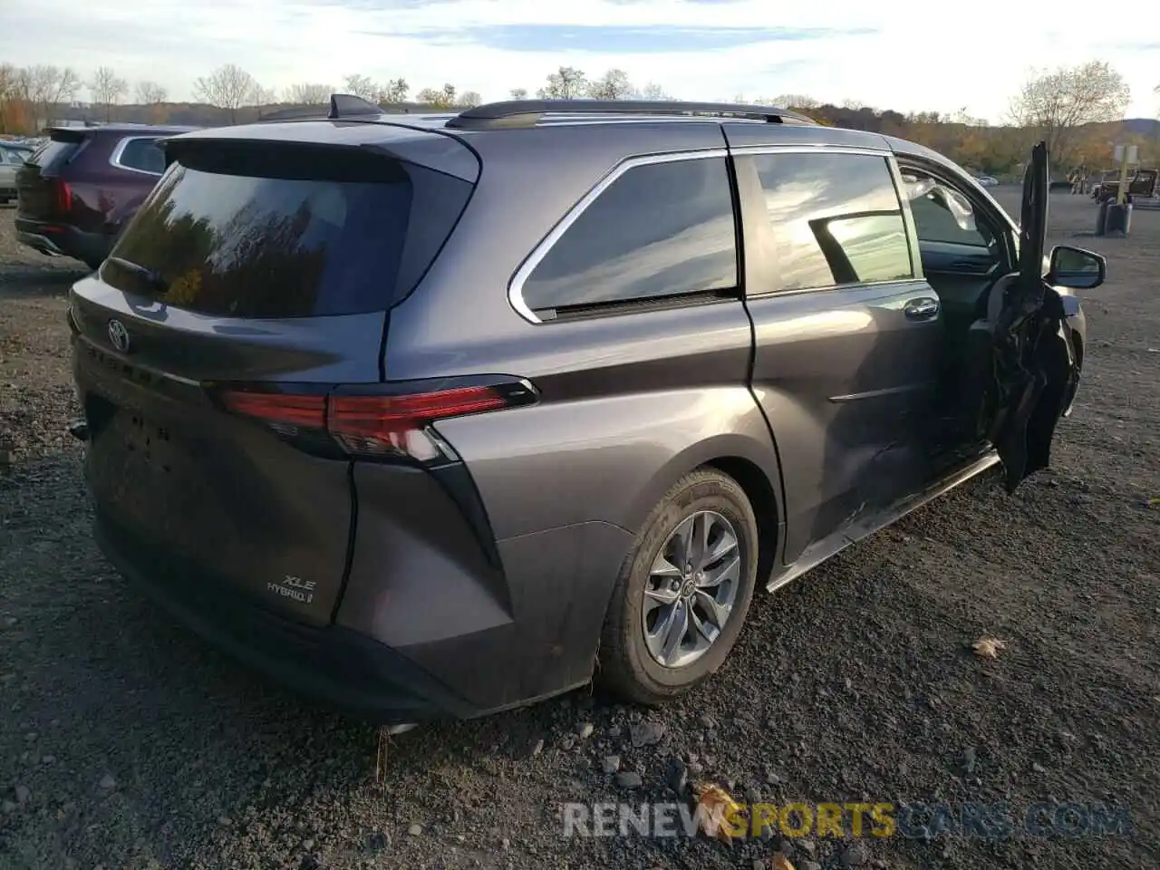 4 Photograph of a damaged car 5TDYSKFCXNS043033 TOYOTA SIENNA 2022