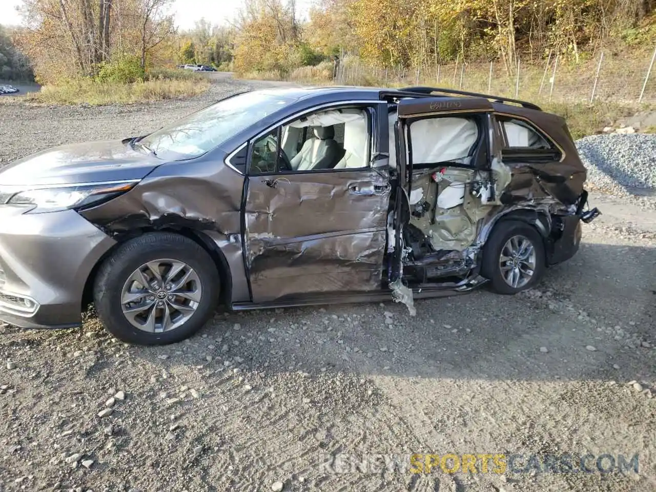 9 Photograph of a damaged car 5TDYSKFCXNS043033 TOYOTA SIENNA 2022