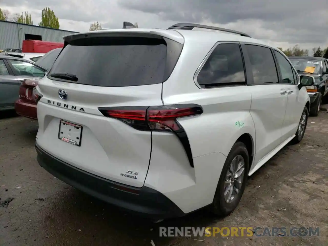 4 Photograph of a damaged car 5TDYSKFCXNS051813 TOYOTA SIENNA 2022