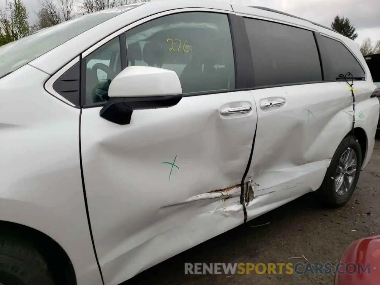 9 Photograph of a damaged car 5TDYSKFCXNS051813 TOYOTA SIENNA 2022