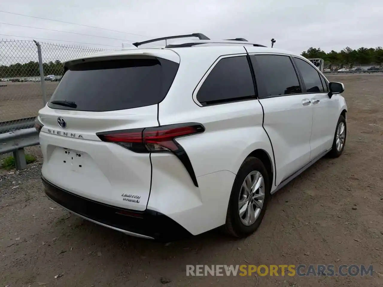 4 Photograph of a damaged car 5TDZRKEC1NS080487 TOYOTA SIENNA 2022