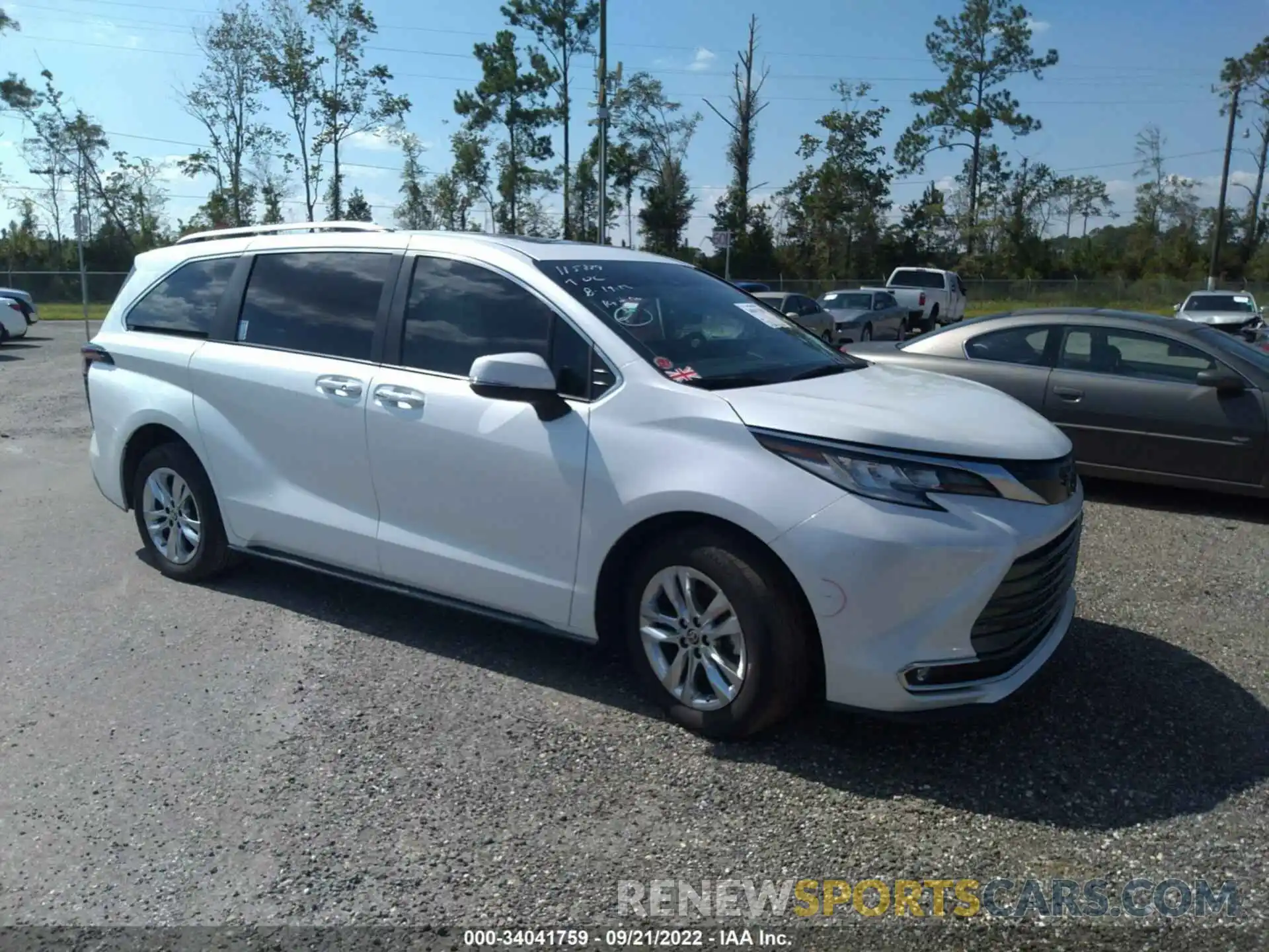 1 Photograph of a damaged car 5TDZRKEC5NS099494 TOYOTA SIENNA 2022