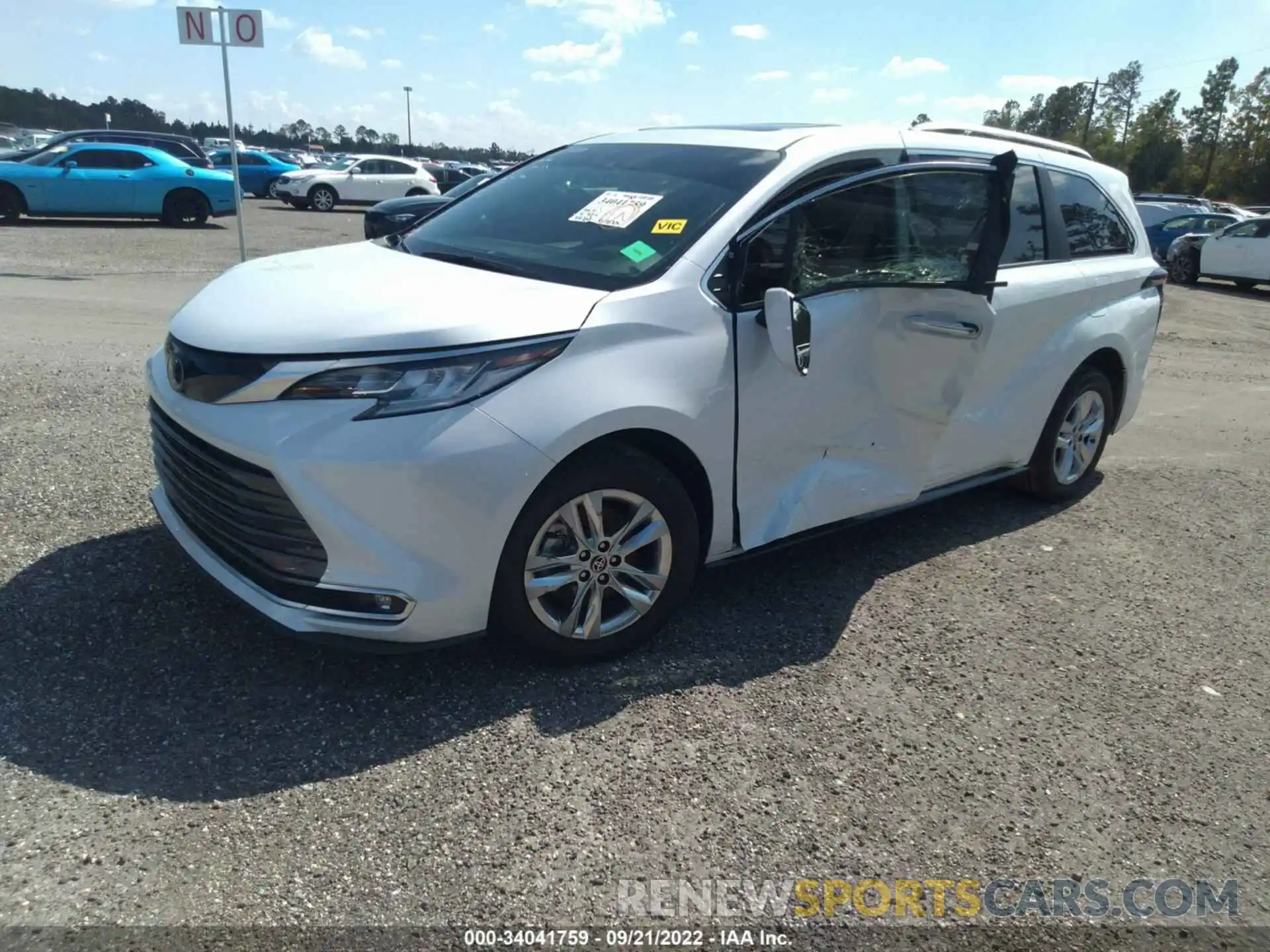 2 Photograph of a damaged car 5TDZRKEC5NS099494 TOYOTA SIENNA 2022