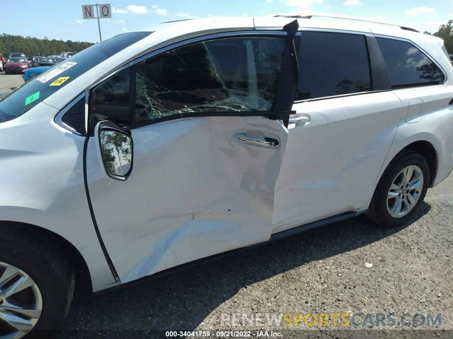 6 Photograph of a damaged car 5TDZRKEC5NS099494 TOYOTA SIENNA 2022