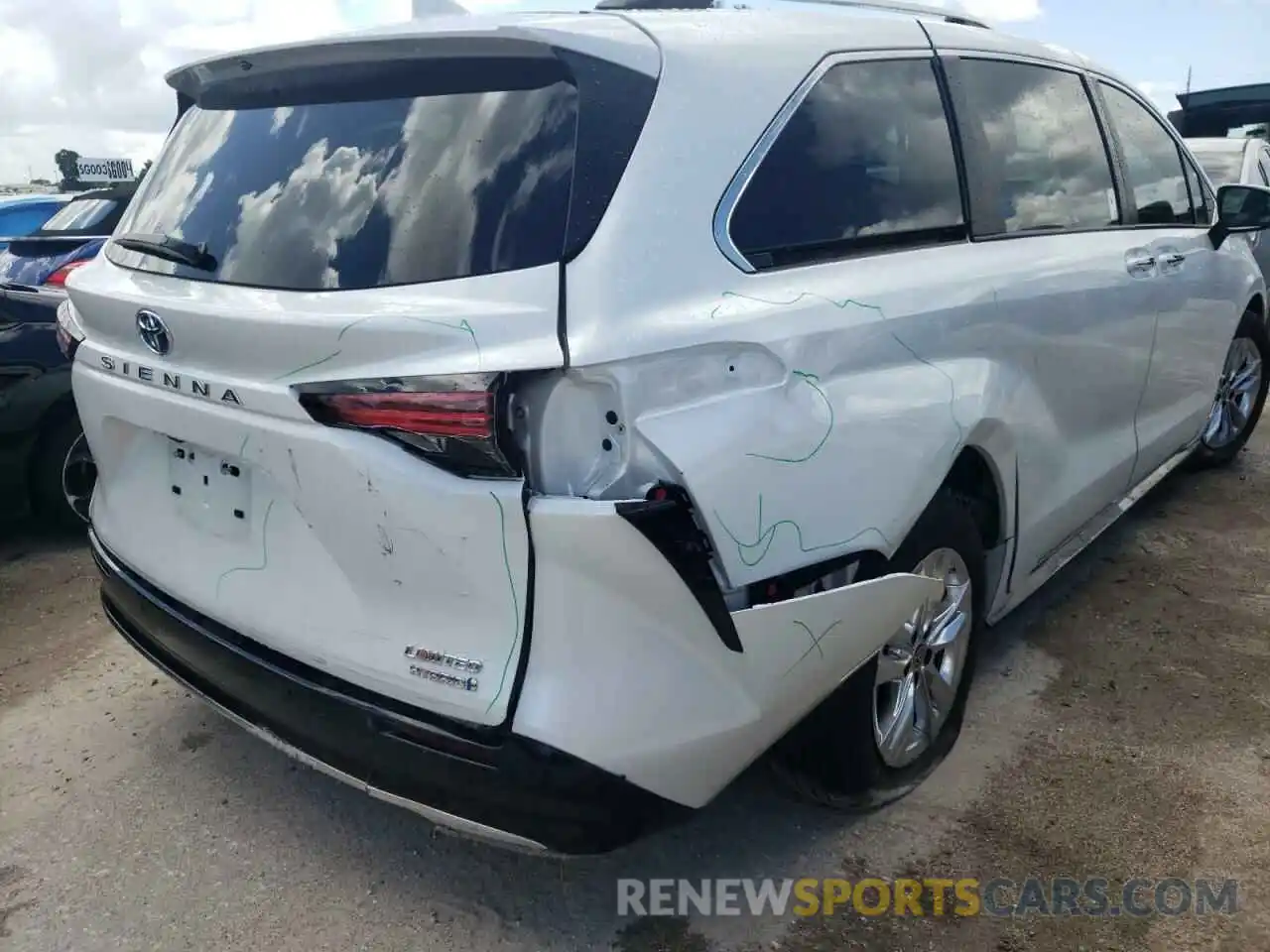 9 Photograph of a damaged car 5TDZRKEC9NS089261 TOYOTA SIENNA 2022