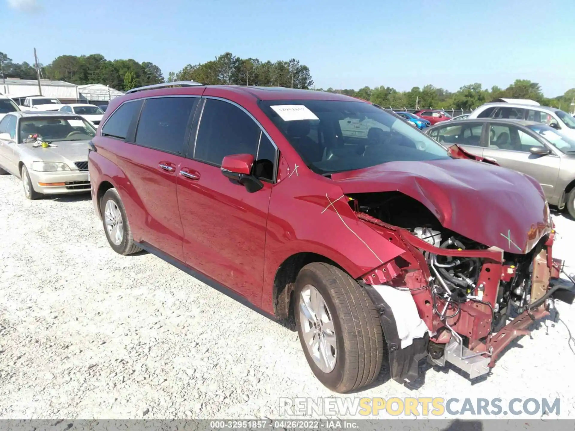 1 Photograph of a damaged car 5TDZRKEC9NS103613 TOYOTA SIENNA 2022