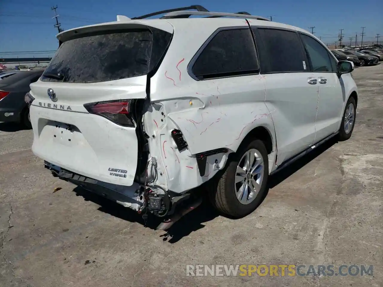 4 Photograph of a damaged car 5TDZRKECXNS090080 TOYOTA SIENNA 2022