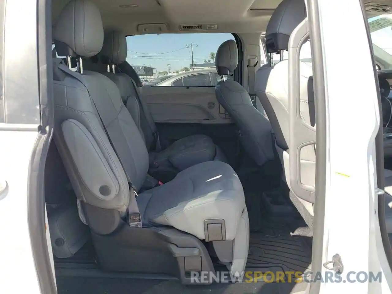 6 Photograph of a damaged car 5TDZRKECXNS090080 TOYOTA SIENNA 2022