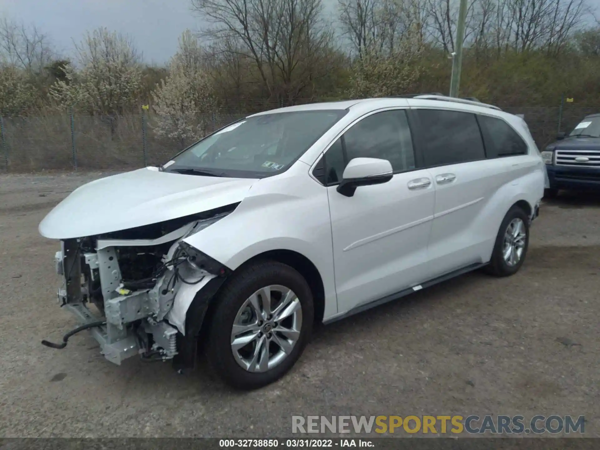 2 Photograph of a damaged car 5TDZSKFC7NS048372 TOYOTA SIENNA 2022