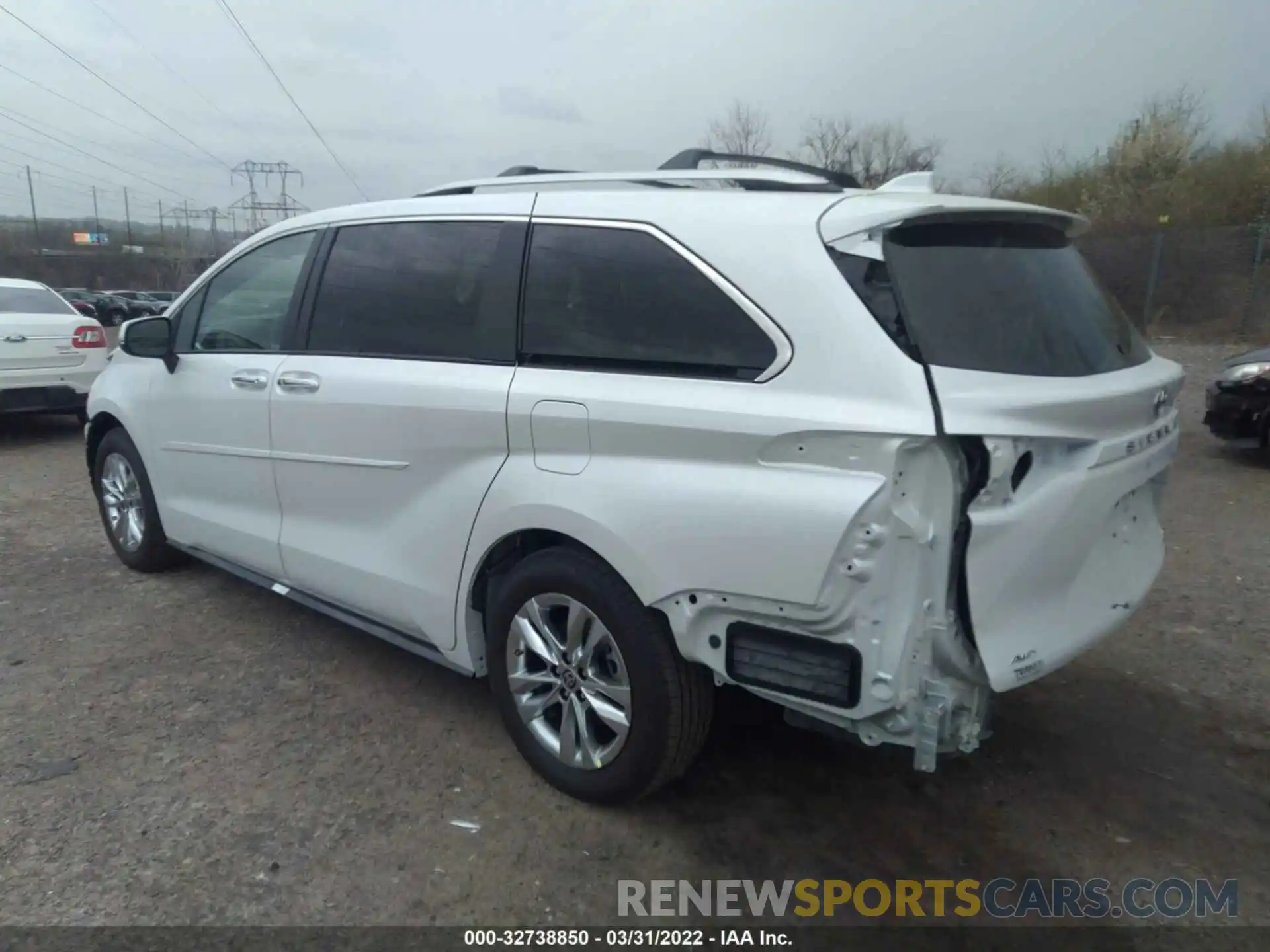 3 Photograph of a damaged car 5TDZSKFC7NS048372 TOYOTA SIENNA 2022