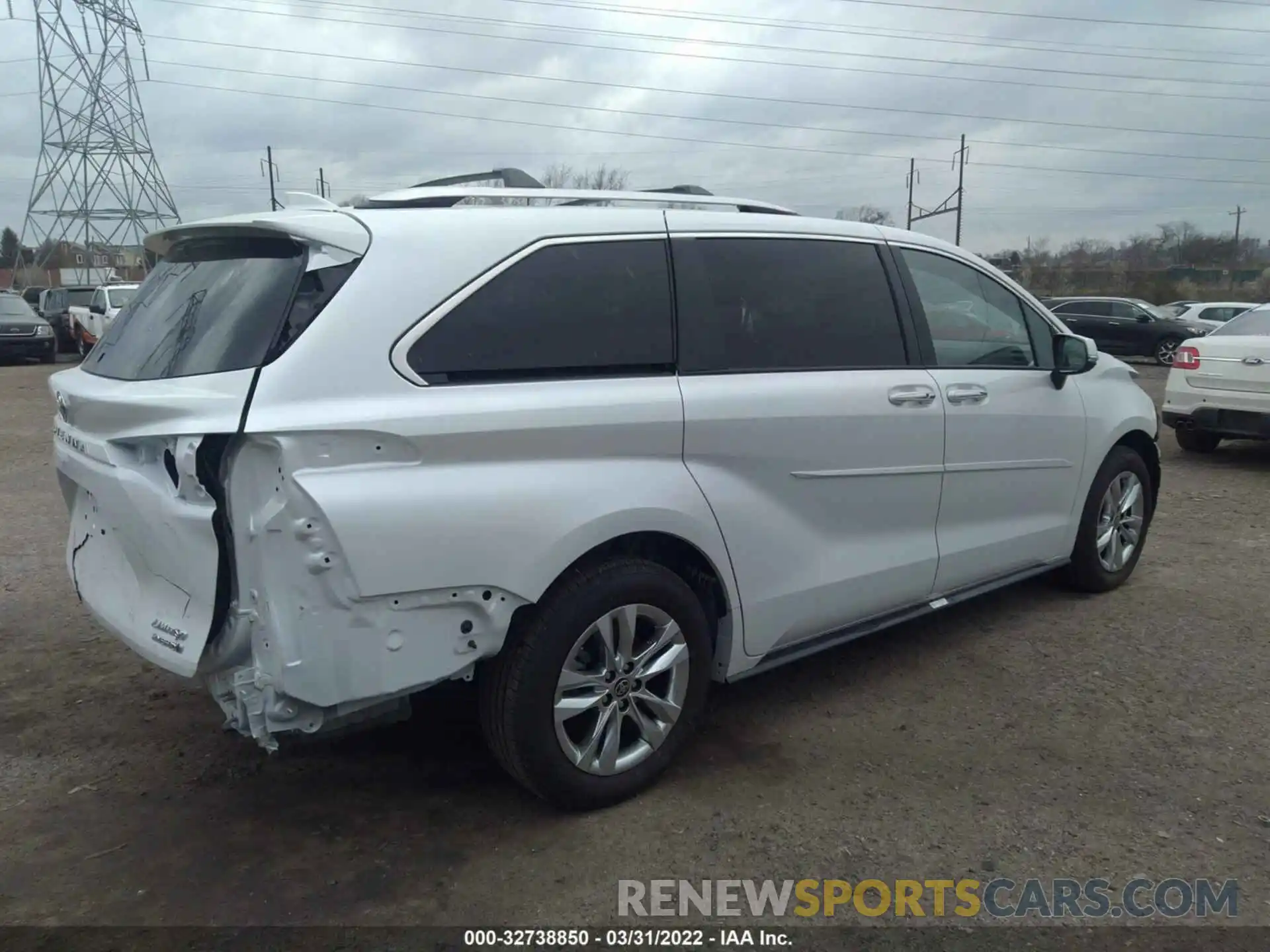 4 Photograph of a damaged car 5TDZSKFC7NS048372 TOYOTA SIENNA 2022