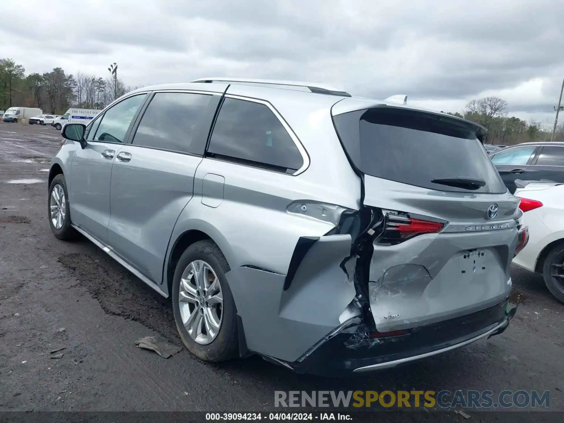 3 Photograph of a damaged car 5TDESKFC8PS105261 TOYOTA SIENNA 2023