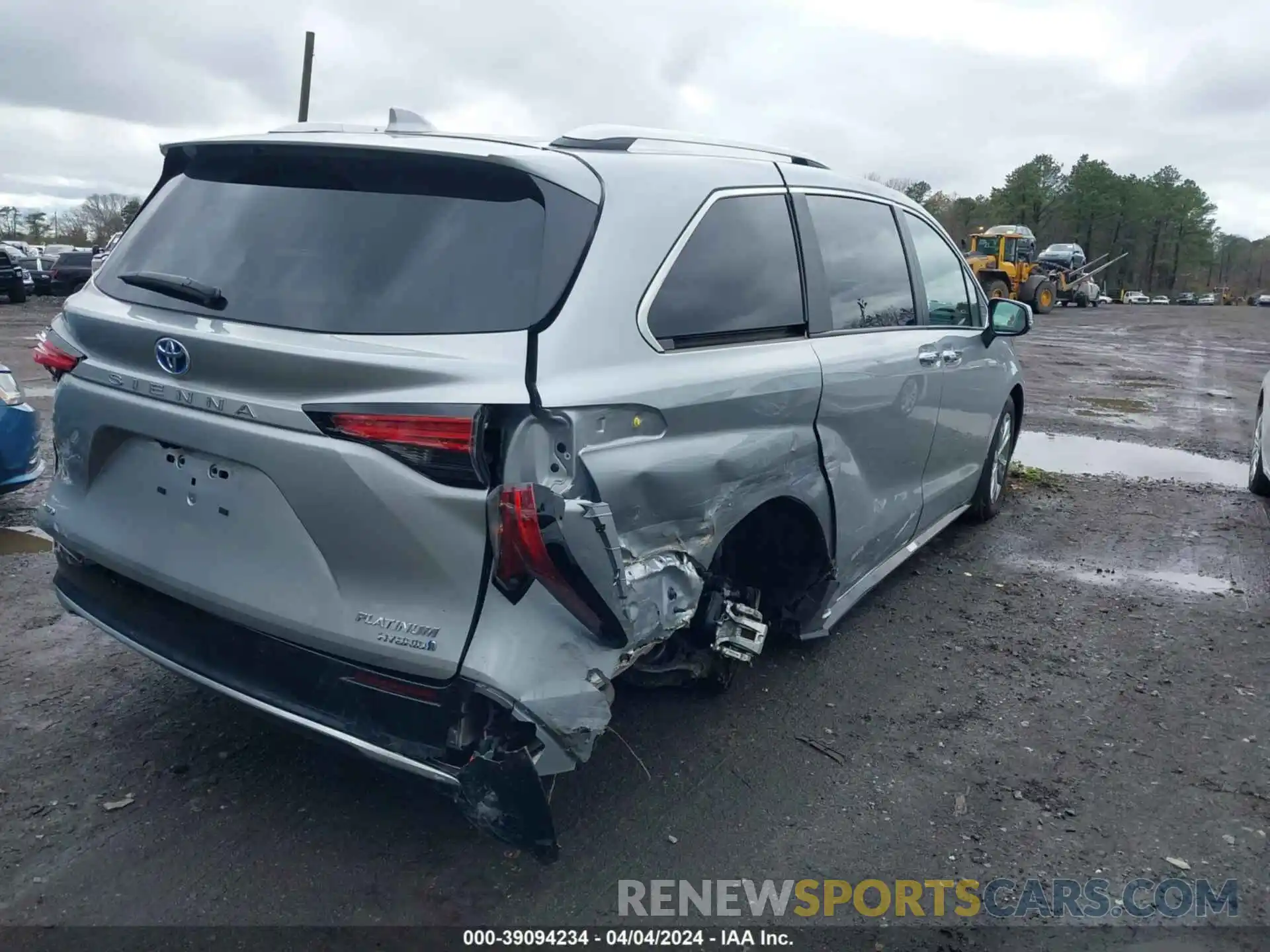 4 Photograph of a damaged car 5TDESKFC8PS105261 TOYOTA SIENNA 2023