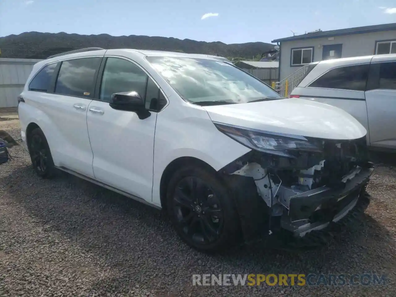 4 Photograph of a damaged car 5TDXRKEC7PS176957 TOYOTA SIENNA 2023