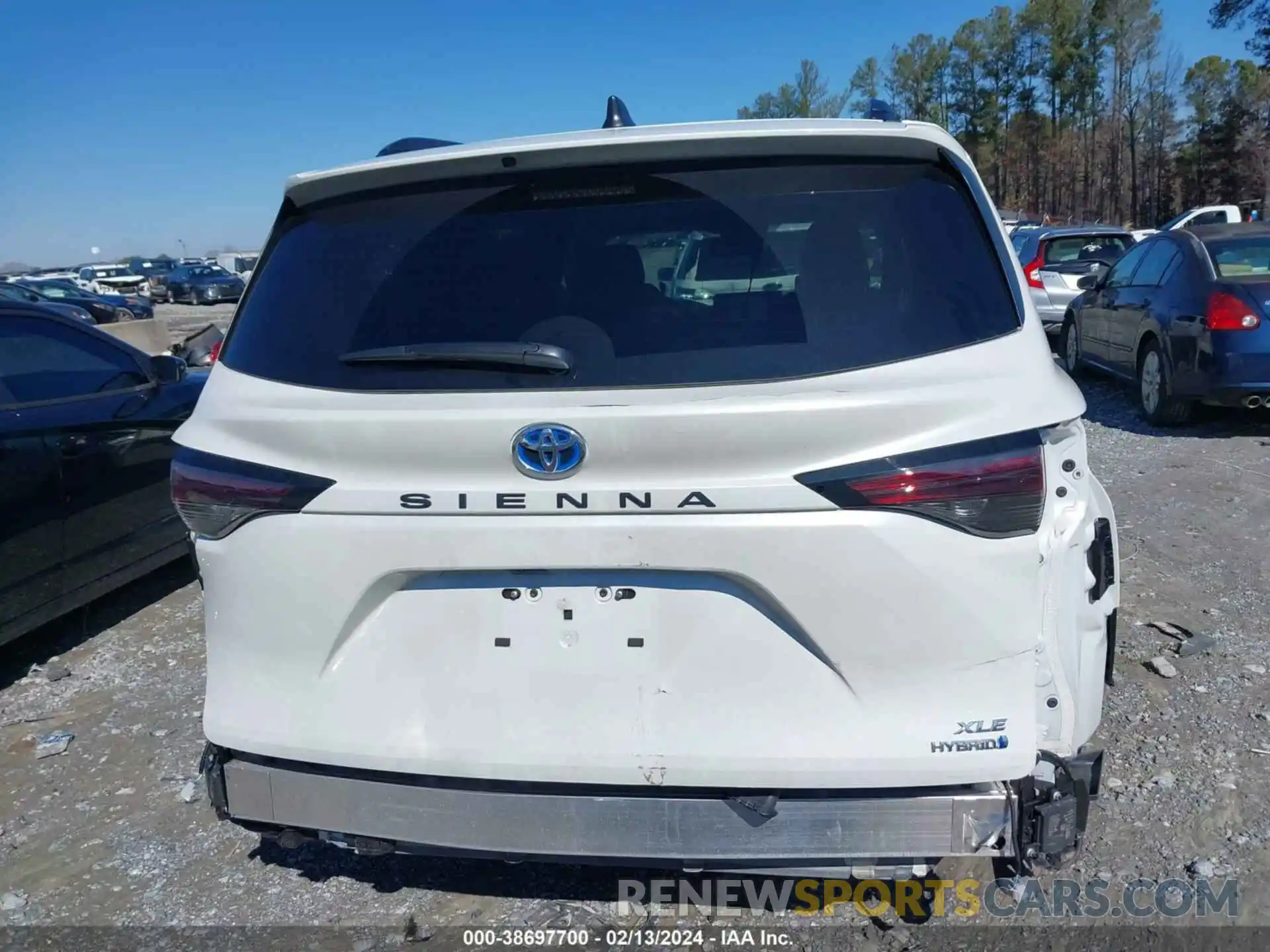 16 Photograph of a damaged car 5TDYRKECXPS169375 TOYOTA SIENNA 2023