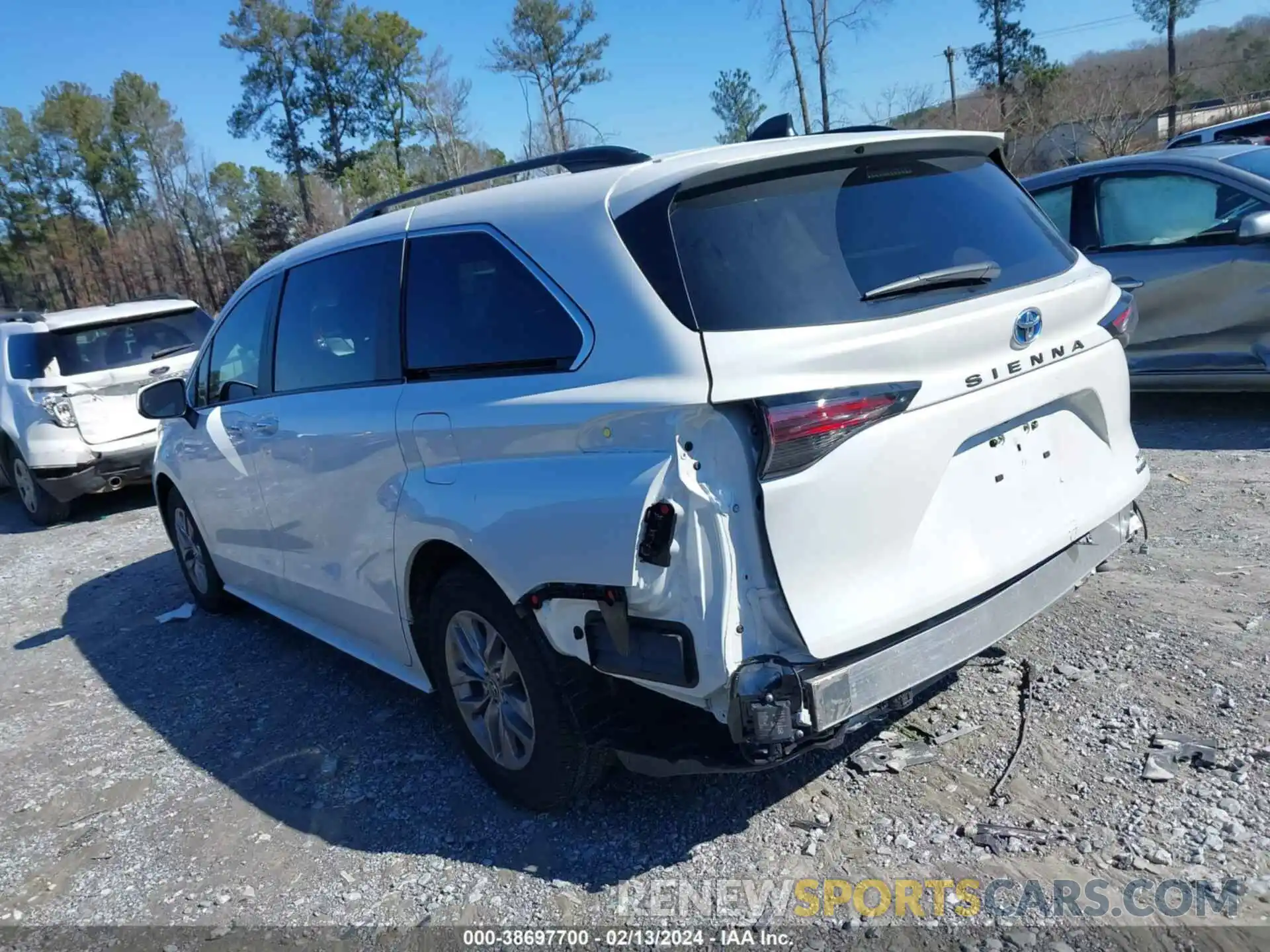 3 Photograph of a damaged car 5TDYRKECXPS169375 TOYOTA SIENNA 2023