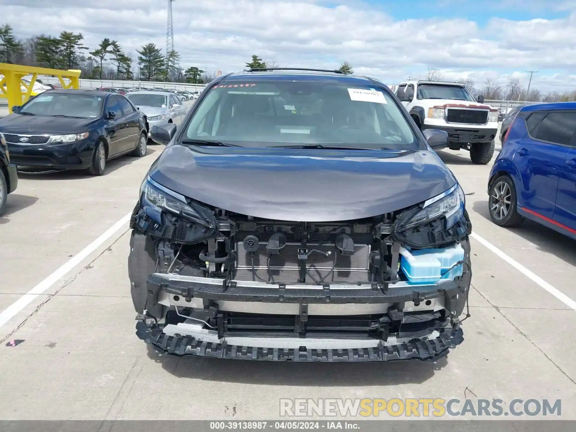 12 Photograph of a damaged car 5TDYSKFCXPS078898 TOYOTA SIENNA 2023