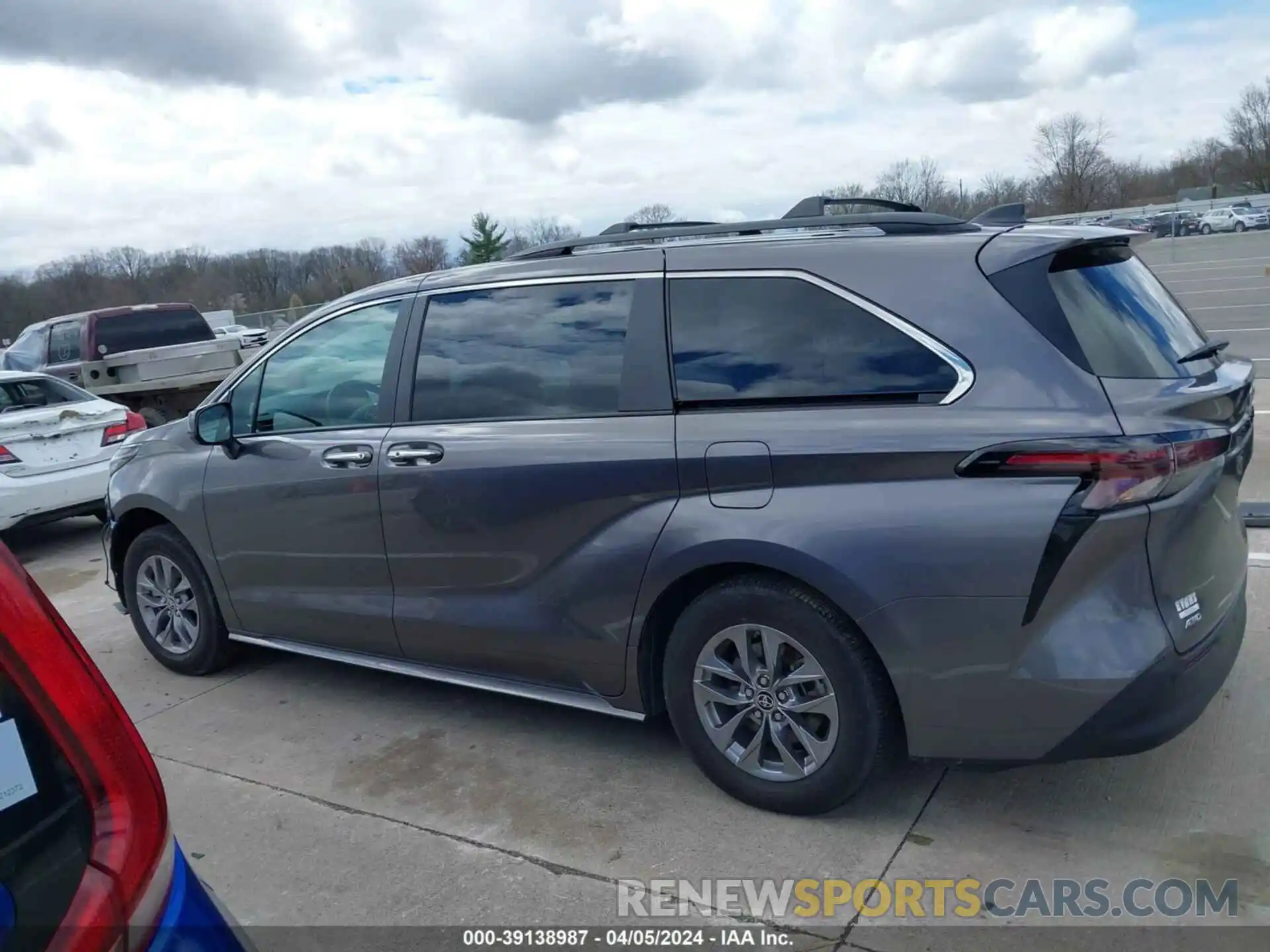 14 Photograph of a damaged car 5TDYSKFCXPS078898 TOYOTA SIENNA 2023