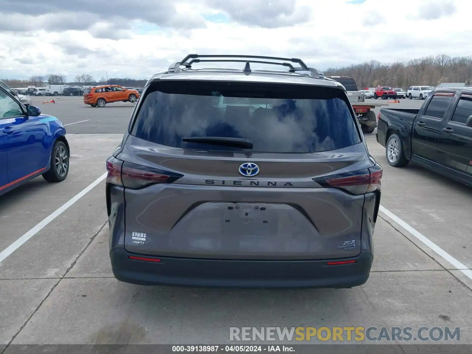 16 Photograph of a damaged car 5TDYSKFCXPS078898 TOYOTA SIENNA 2023