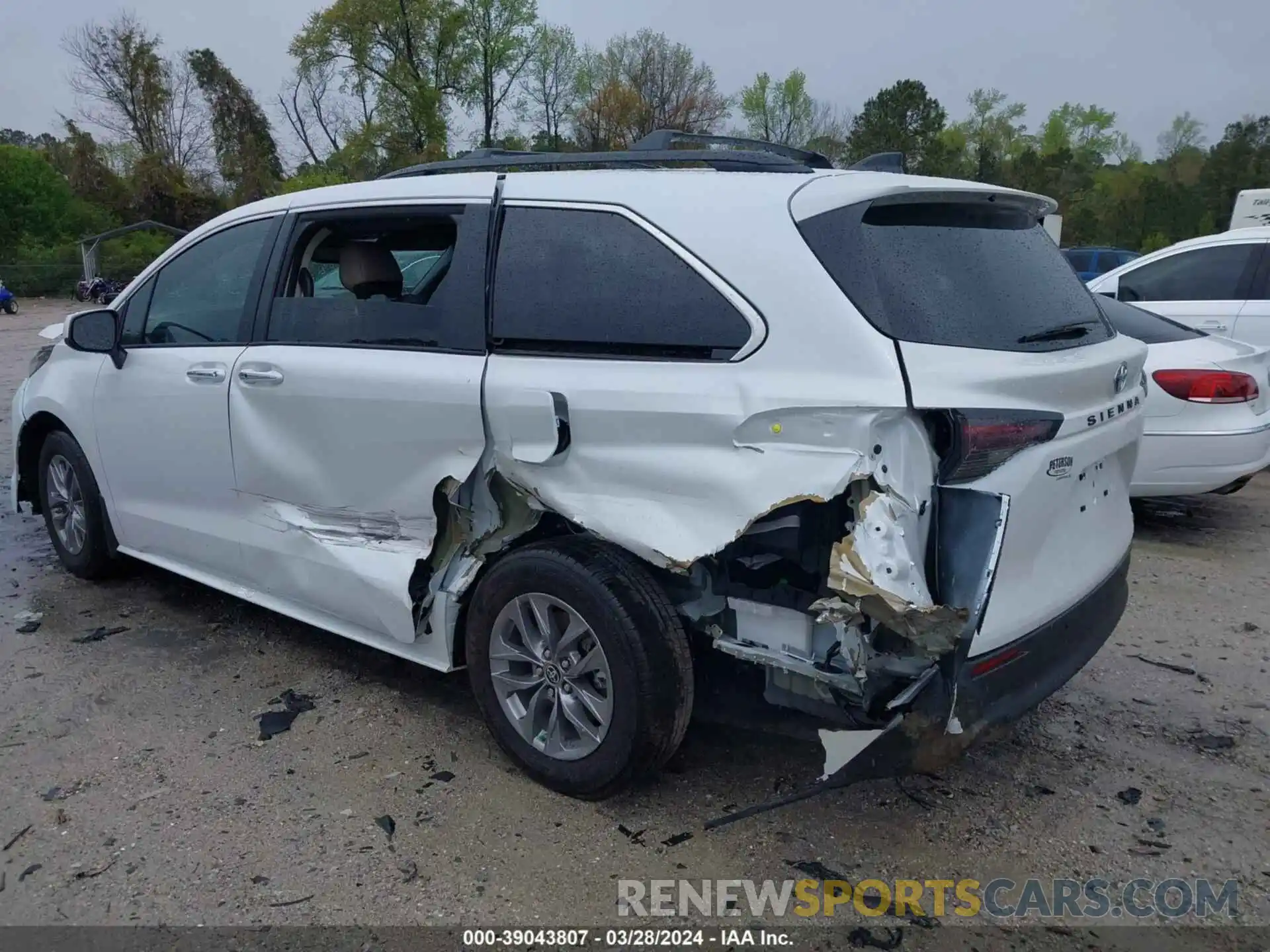 6 Photograph of a damaged car 5TDYRKEC2RS183869 TOYOTA SIENNA 2024