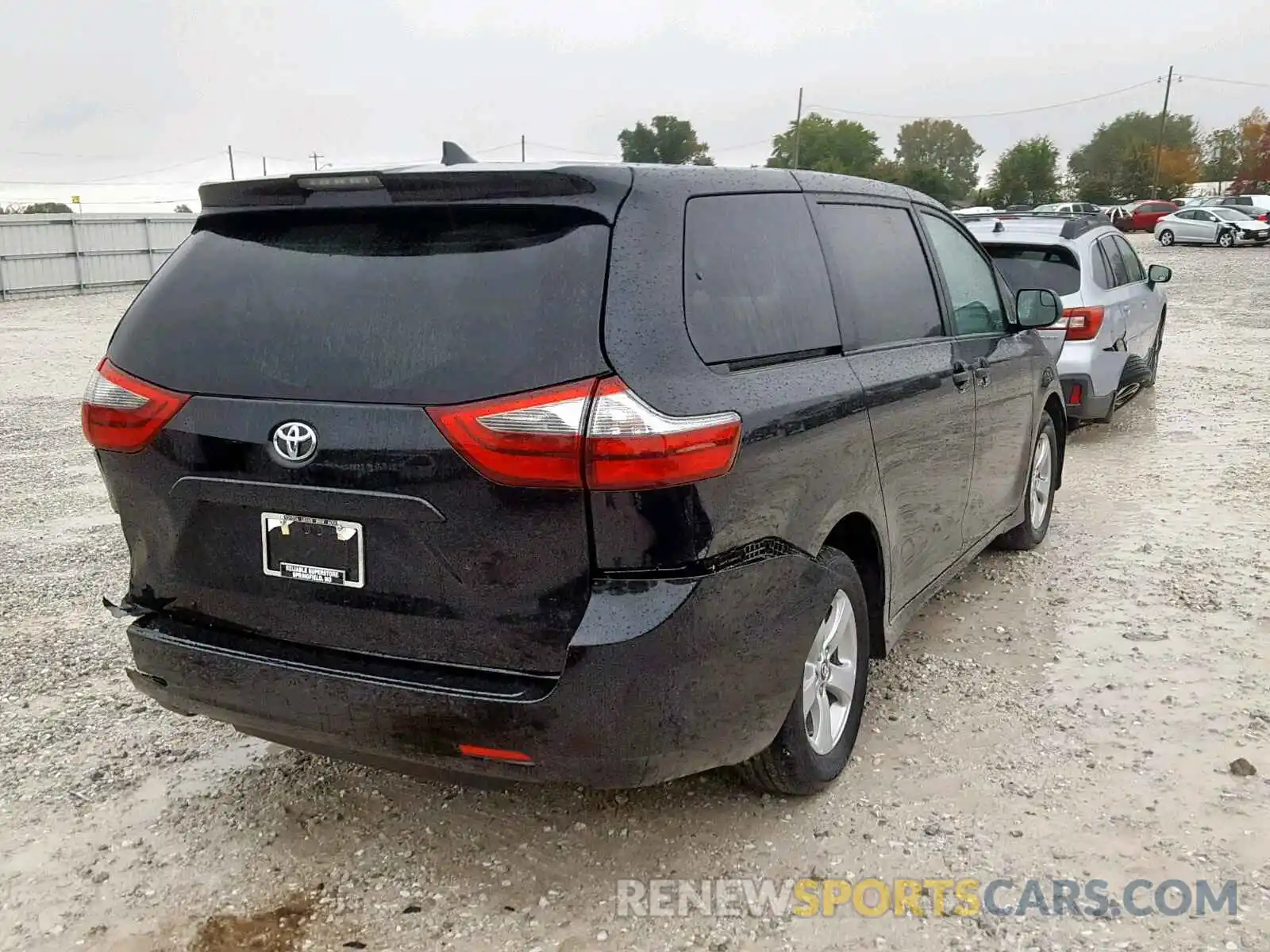 4 Photograph of a damaged car 5TDZZ3DC9LS028187 TOYOTA SIENNA L 2020