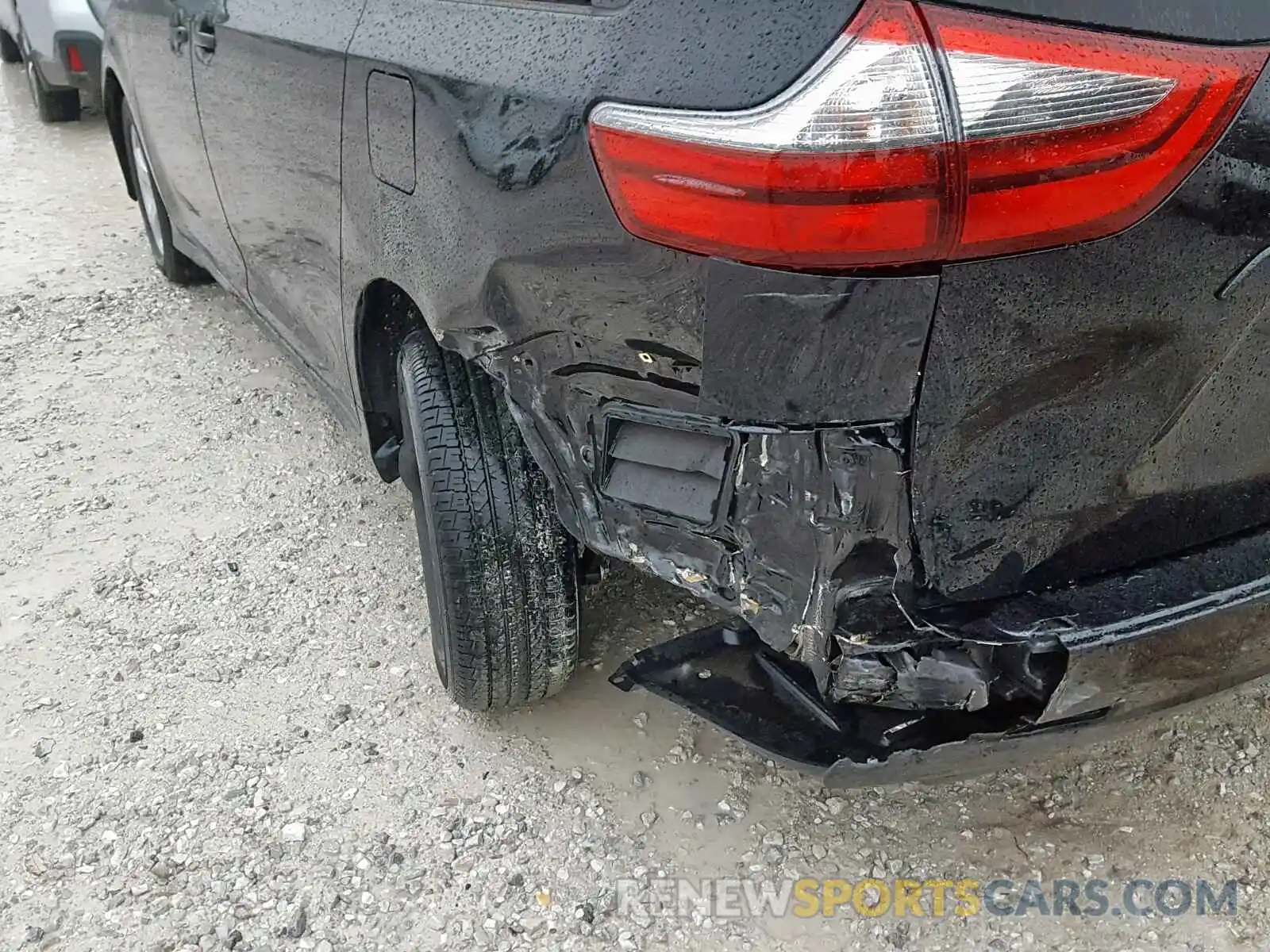 9 Photograph of a damaged car 5TDZZ3DC9LS028187 TOYOTA SIENNA L 2020