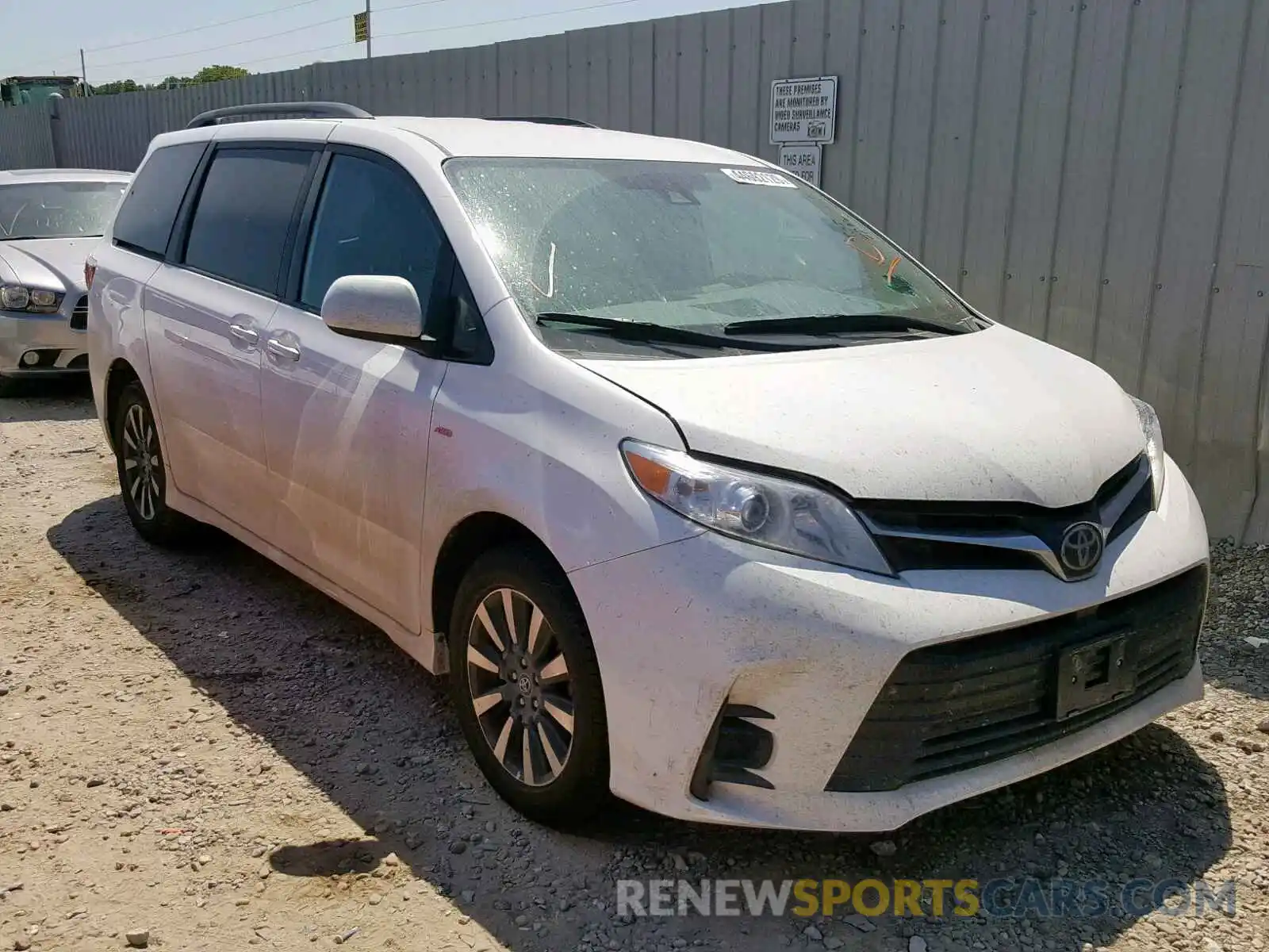 1 Photograph of a damaged car 5TDJZ3DC0KS219072 TOYOTA SIENNA LE 2019