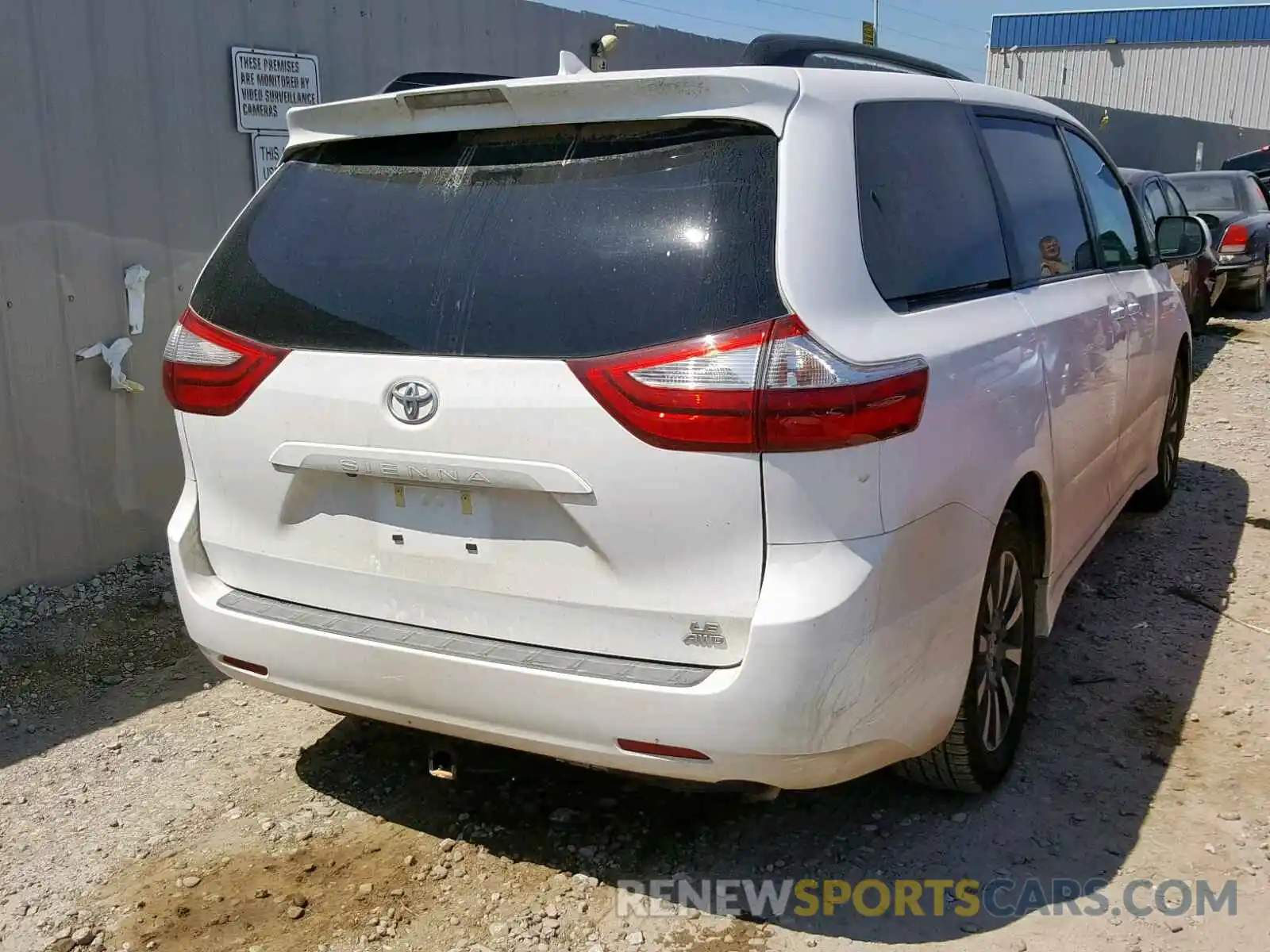 4 Photograph of a damaged car 5TDJZ3DC0KS219072 TOYOTA SIENNA LE 2019