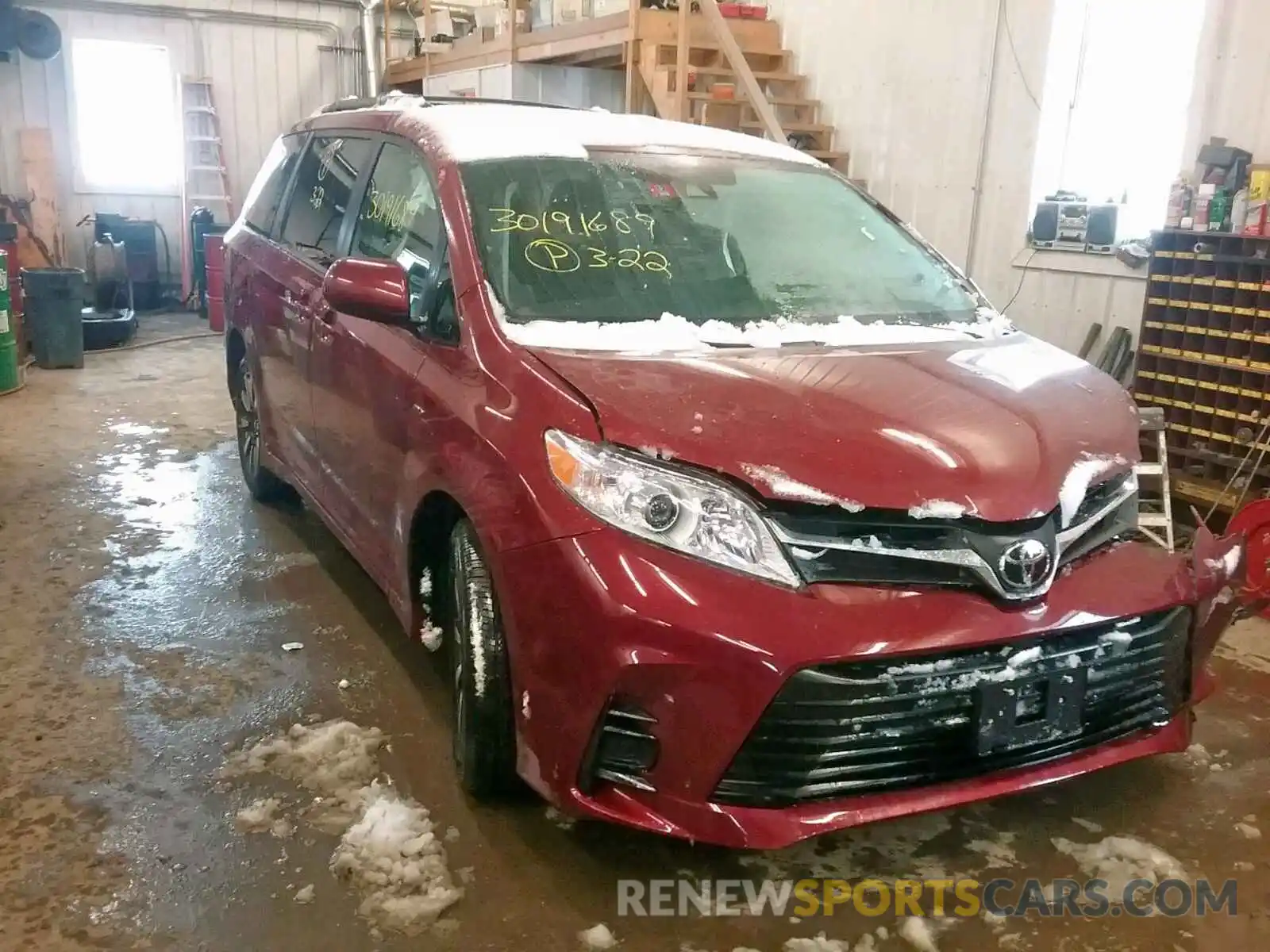 1 Photograph of a damaged car 5TDJZ3DC4KS219396 TOYOTA SIENNA LE 2019