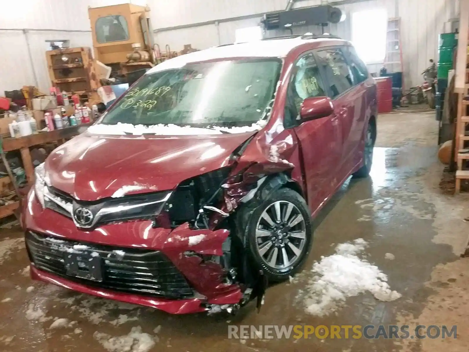 2 Photograph of a damaged car 5TDJZ3DC4KS219396 TOYOTA SIENNA LE 2019