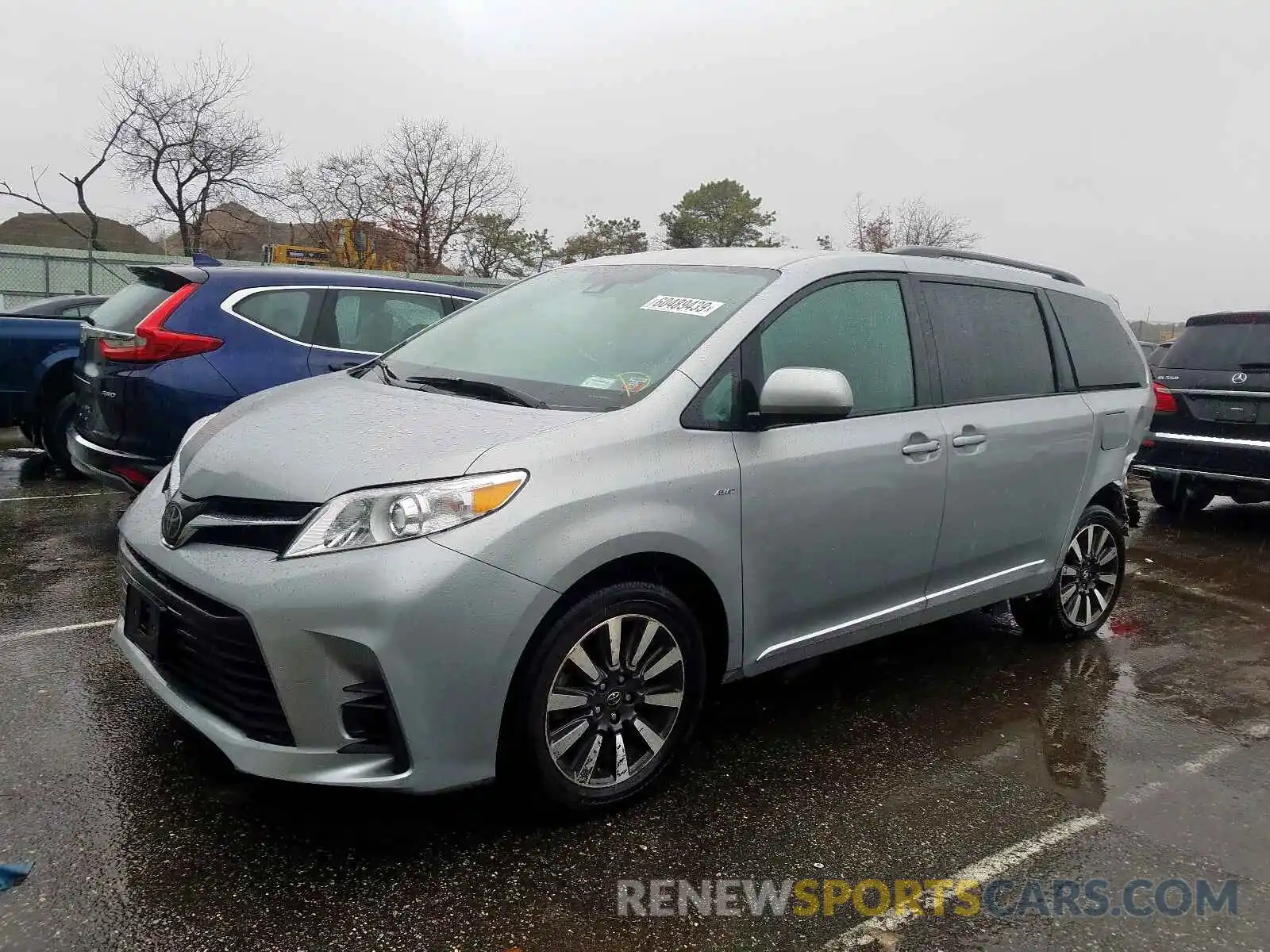 2 Photograph of a damaged car 5TDJZ3DCXKS220455 TOYOTA SIENNA LE 2019