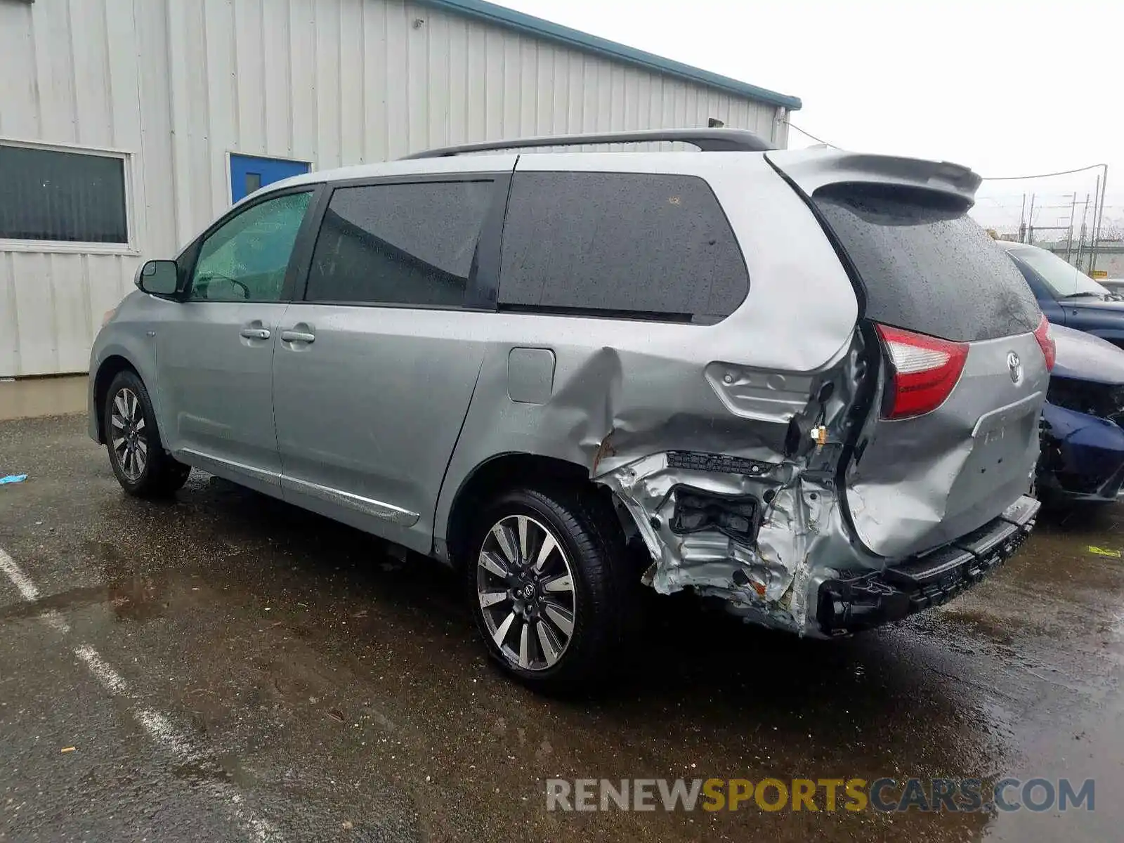 3 Photograph of a damaged car 5TDJZ3DCXKS220455 TOYOTA SIENNA LE 2019