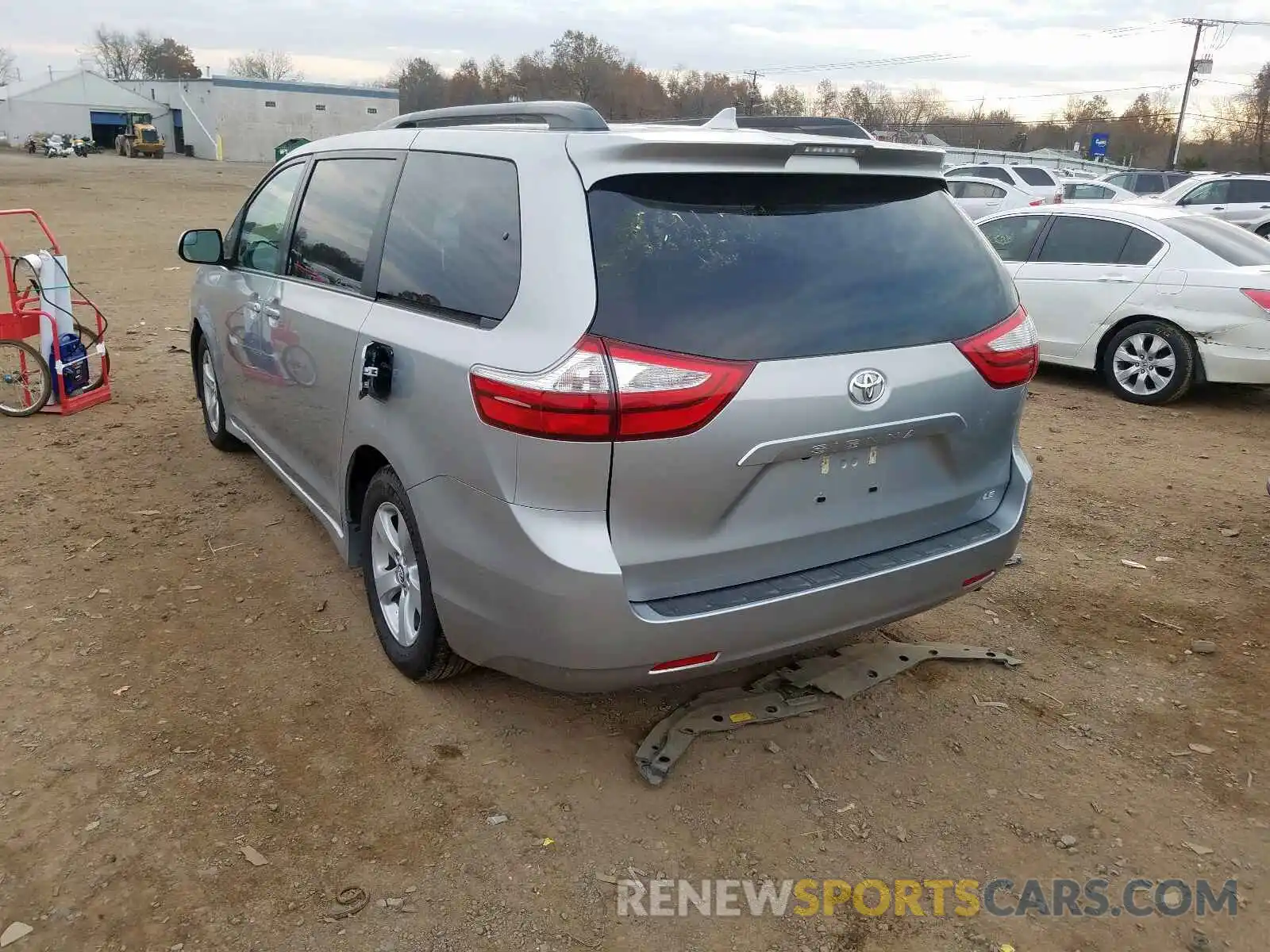 3 Фотография поврежденного автомобиля 5TDKZ3DC0KS017241 TOYOTA SIENNA LE 2019