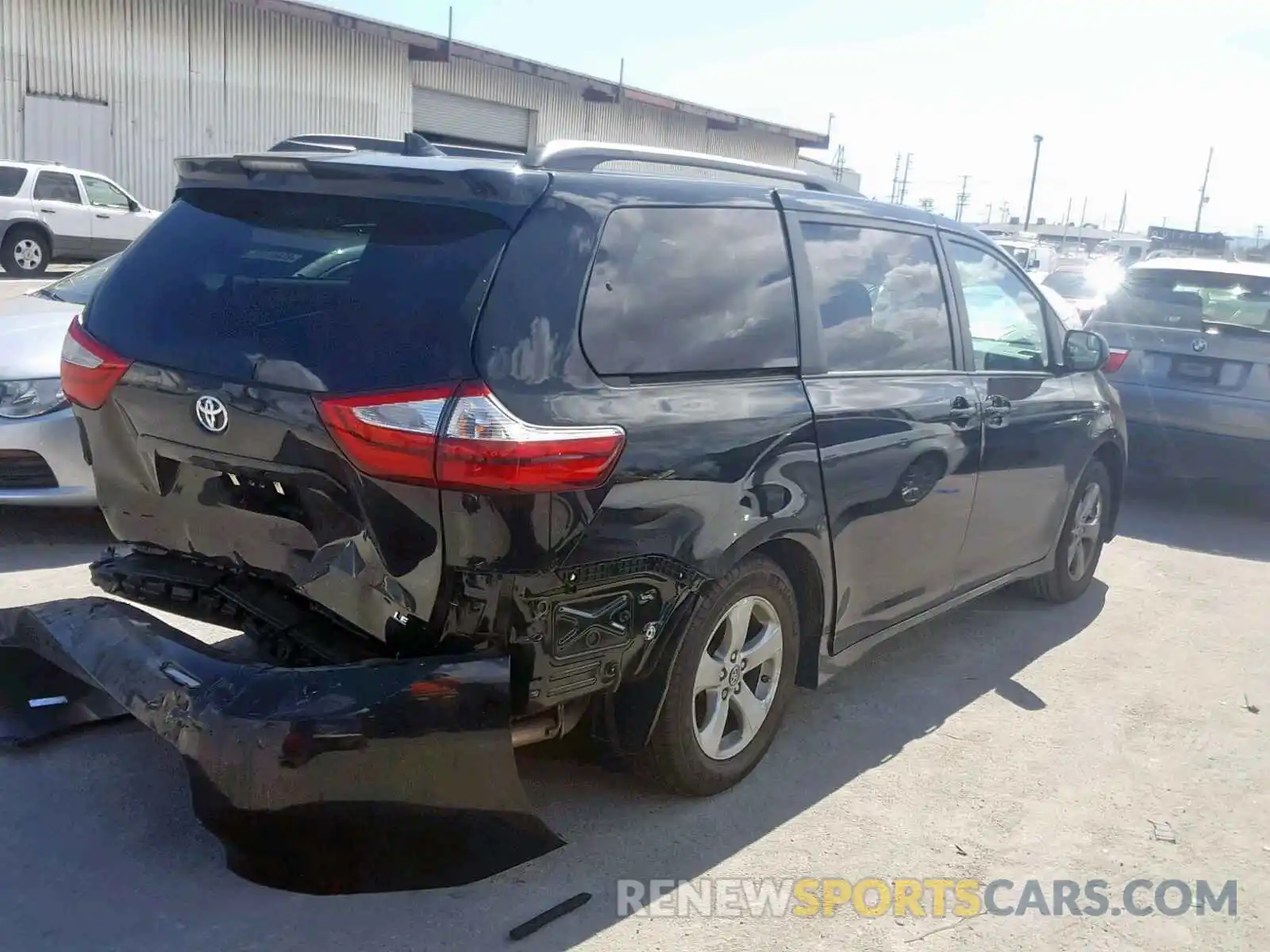 4 Photograph of a damaged car 5TDKZ3DC0KS969477 TOYOTA SIENNA LE 2019