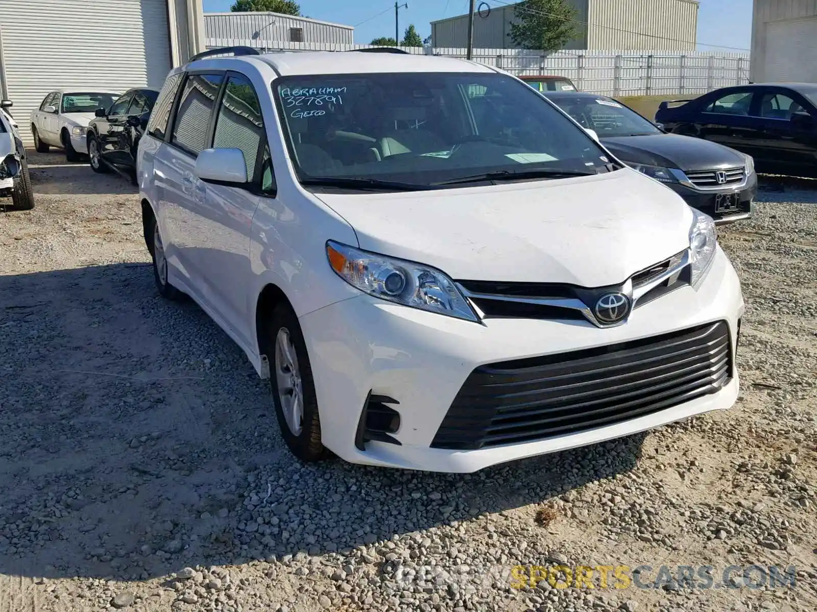 1 Фотография поврежденного автомобиля 5TDKZ3DC2KS001042 TOYOTA SIENNA LE 2019