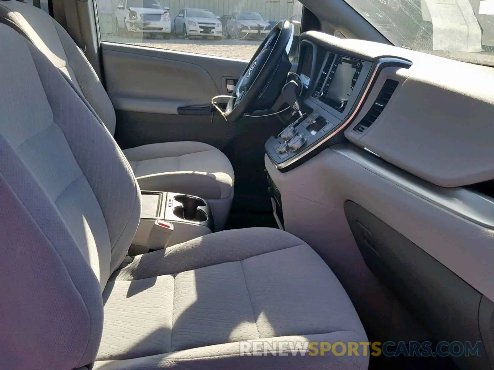 5 Photograph of a damaged car 5TDKZ3DC2KS001042 TOYOTA SIENNA LE 2019