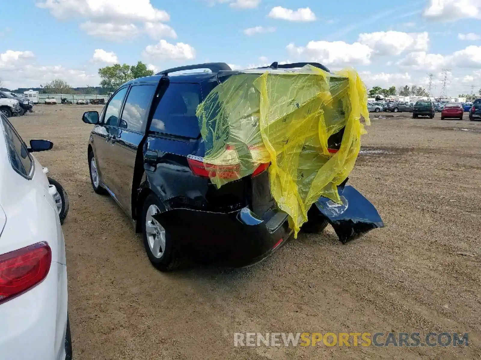 3 Photograph of a damaged car 5TDKZ3DC2KS971652 TOYOTA SIENNA LE 2019