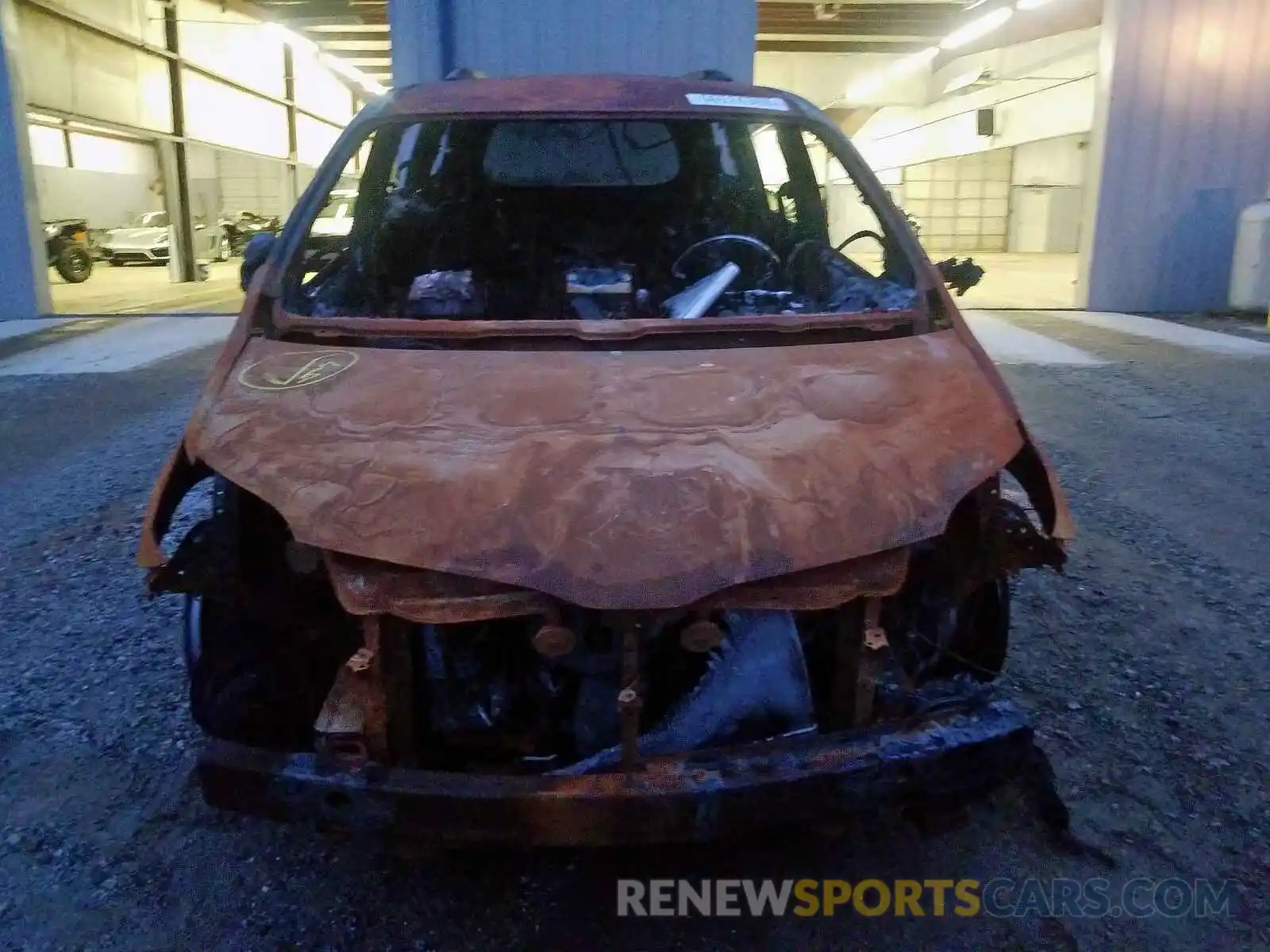 9 Photograph of a damaged car 5TDKZ3DC3KS005651 TOYOTA SIENNA LE 2019