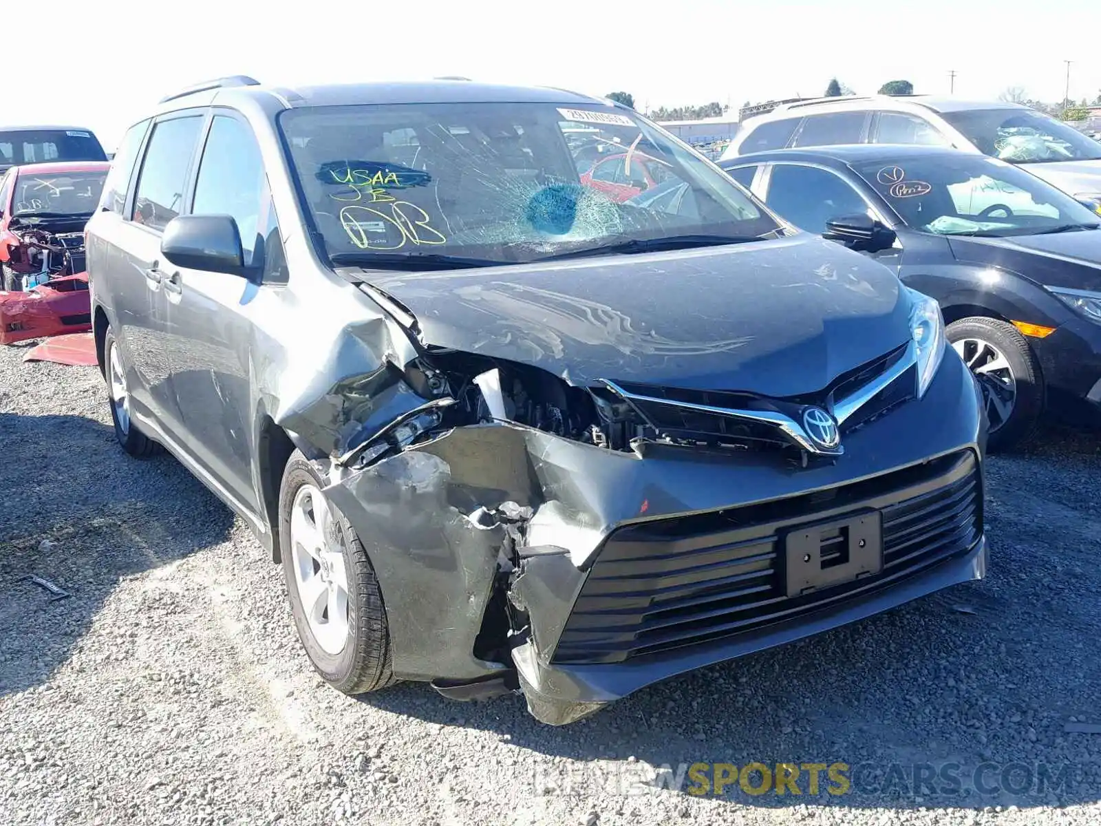 1 Photograph of a damaged car 5TDKZ3DC3KS987813 TOYOTA SIENNA LE 2019