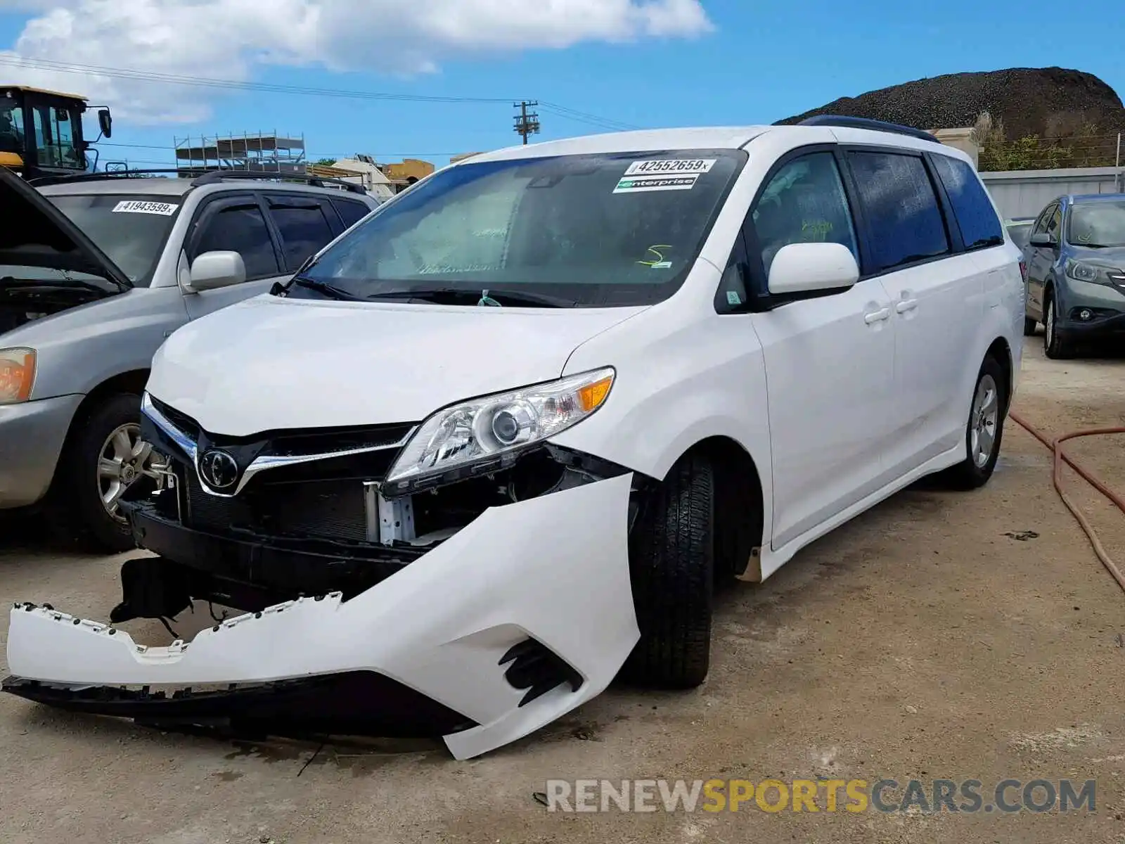 2 Photograph of a damaged car 5TDKZ3DC4KS981583 TOYOTA SIENNA LE 2019