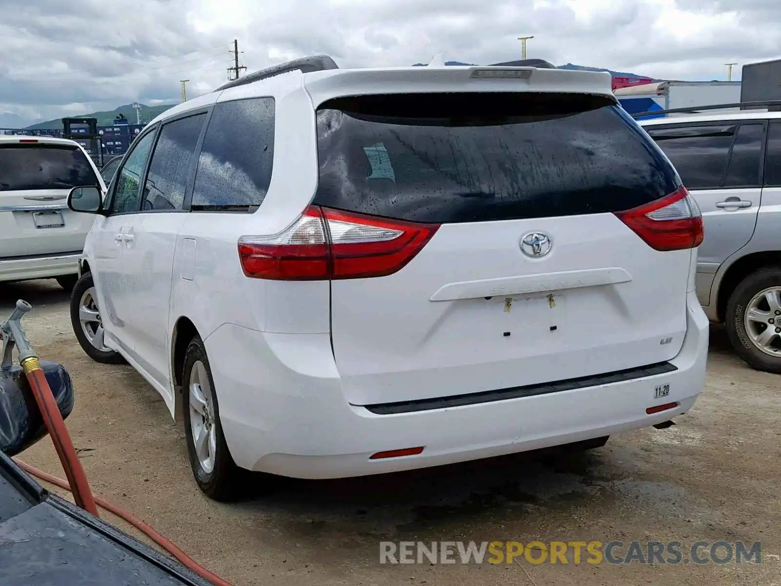 3 Photograph of a damaged car 5TDKZ3DC4KS981583 TOYOTA SIENNA LE 2019