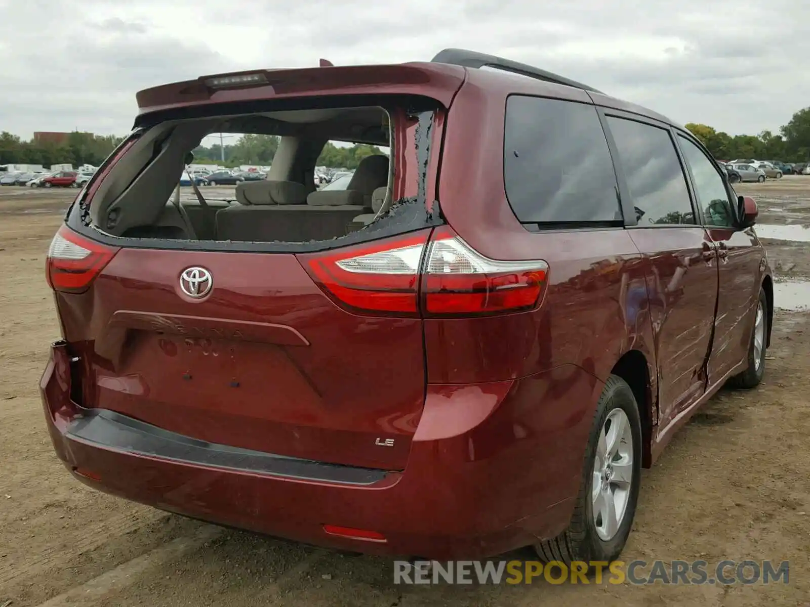 4 Photograph of a damaged car 5TDKZ3DC5KS968177 TOYOTA SIENNA LE 2019