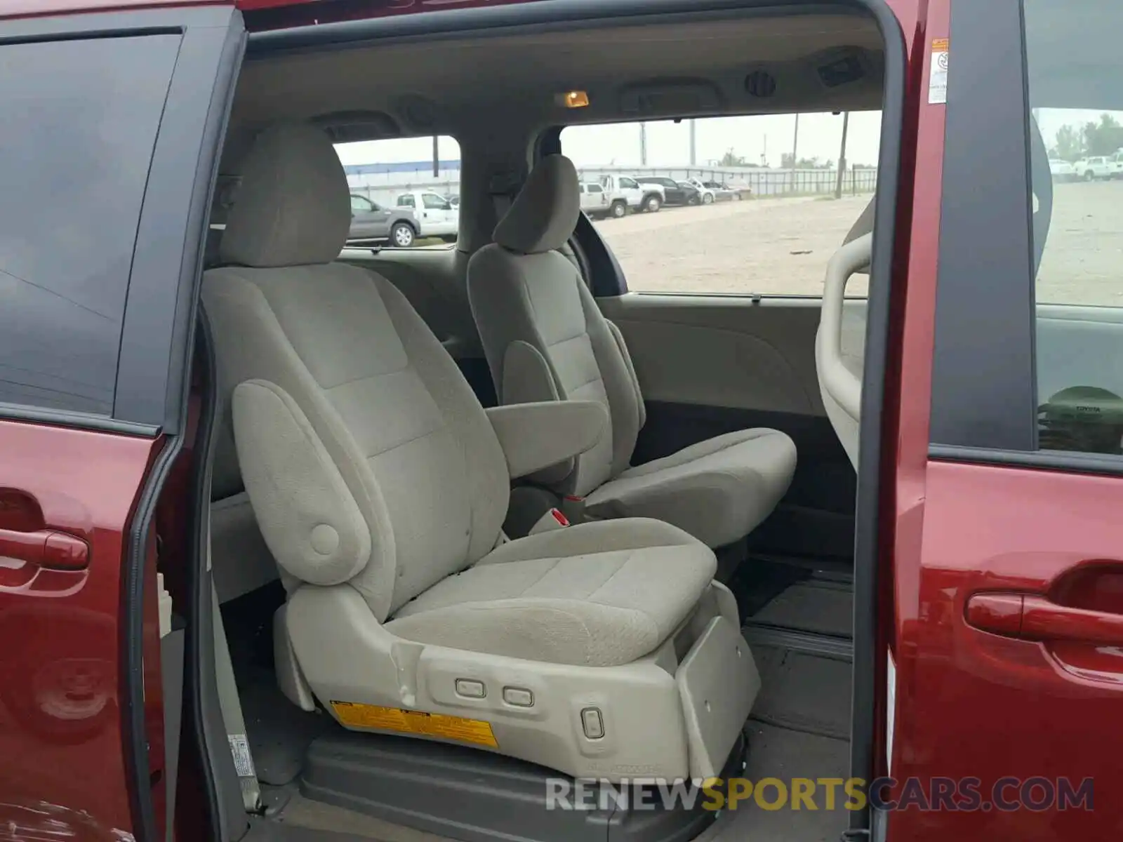 6 Photograph of a damaged car 5TDKZ3DC5KS968177 TOYOTA SIENNA LE 2019