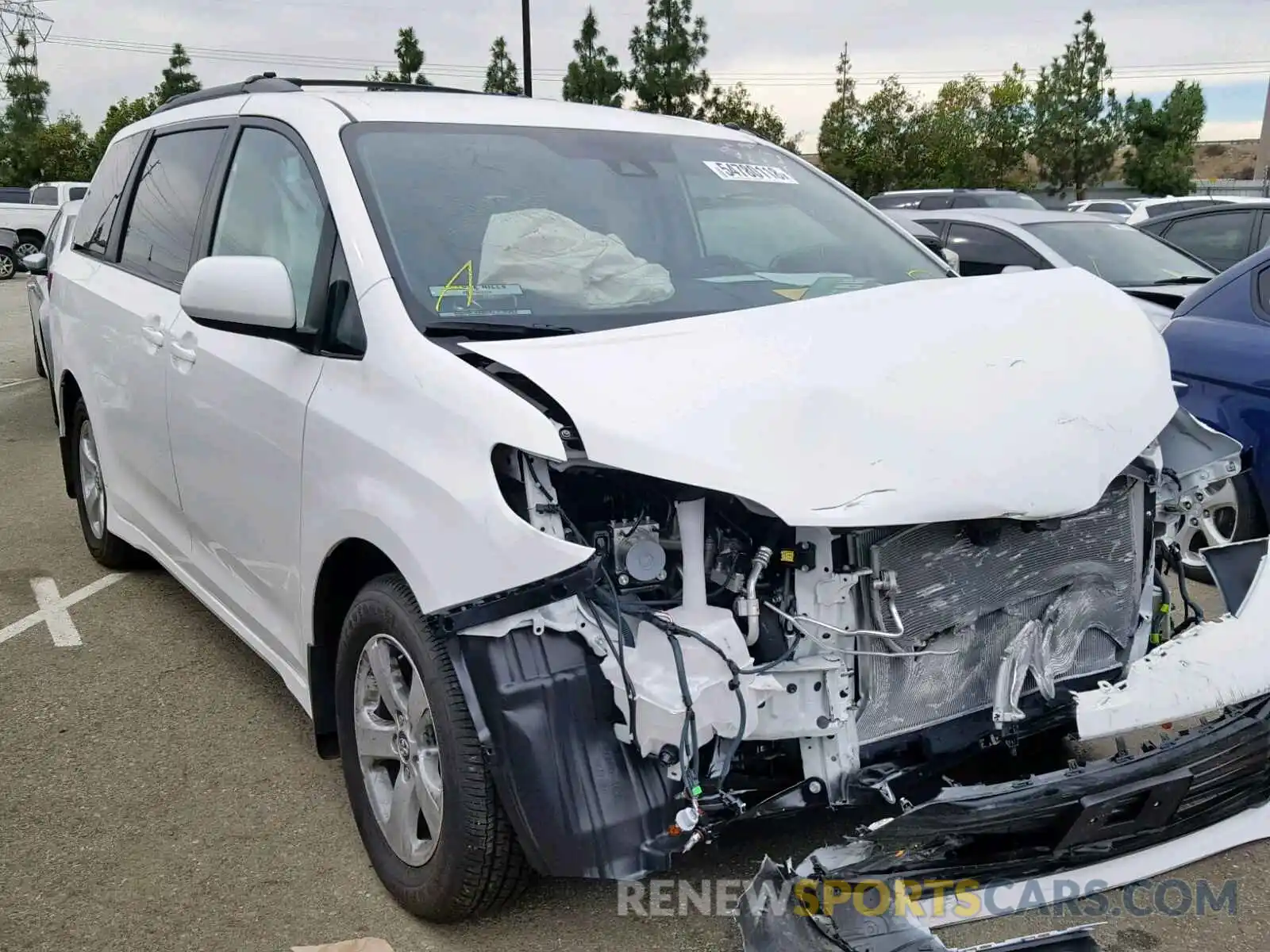 1 Photograph of a damaged car 5TDKZ3DC5KS978174 TOYOTA SIENNA LE 2019