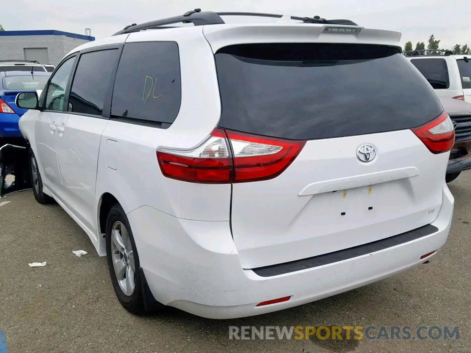 3 Photograph of a damaged car 5TDKZ3DC5KS978174 TOYOTA SIENNA LE 2019